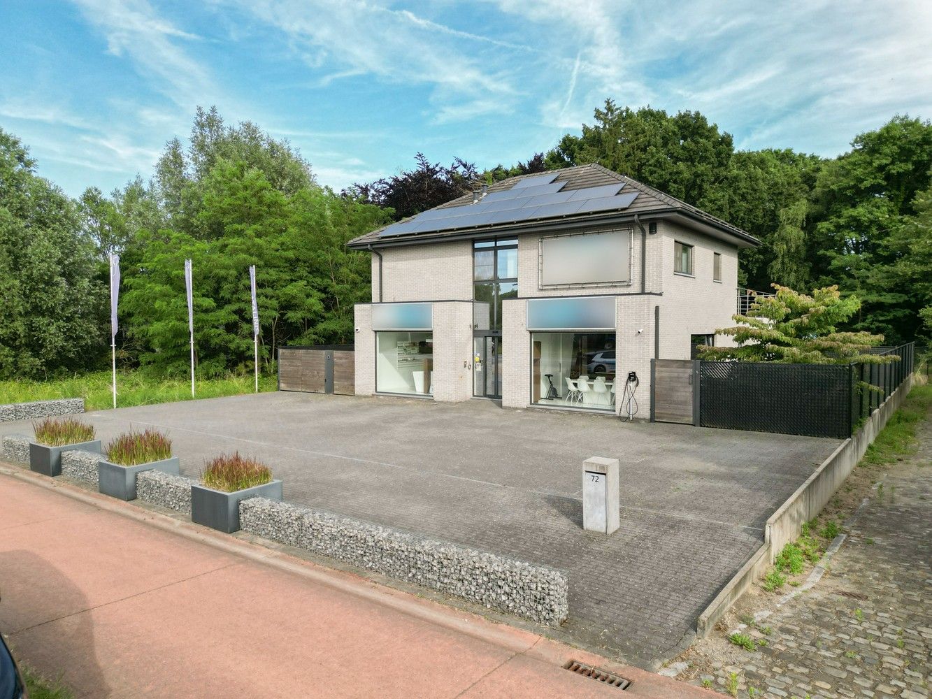 Retailpand met woonst foto {{pictureIndex}}