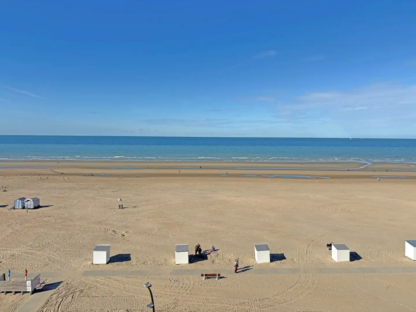 Instapklaar appartement op de zeedijk van De Panne. foto 4