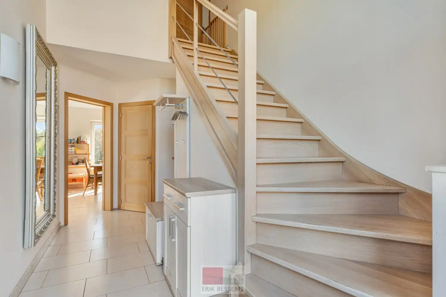 Zeer energiezuinige, vrijstaande woning, gebouwd in 2011, gelegen op een perceel van 715 m² met een bewoonbare oppervlakte van ca. 220 m² foto 2