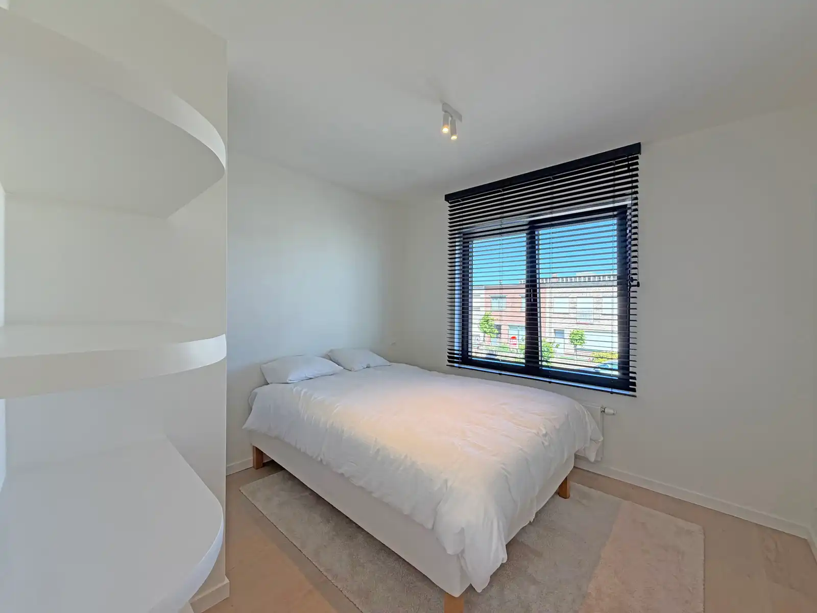 Stijlvol gerenoveerde woning met 4 slaapkamers foto 10
