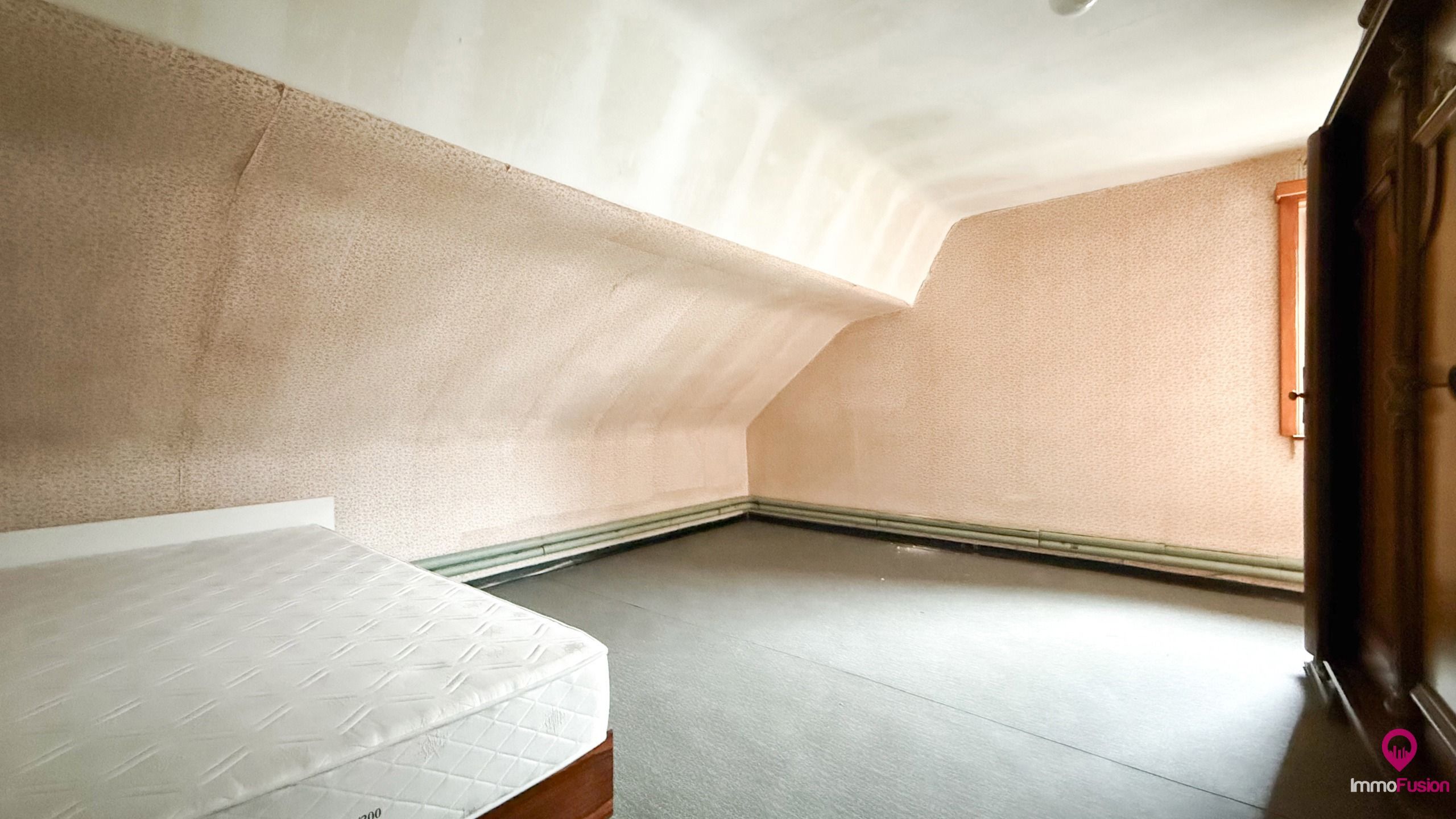 Te vernieuwen woning met 4 slaapkamers en zonnige tuin! foto 22