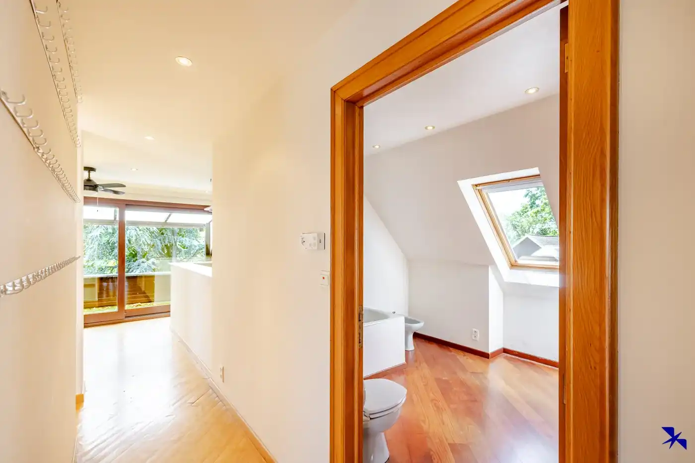 Karaktervolle villa met 5 slpks, dubbele garage en tuin foto 19