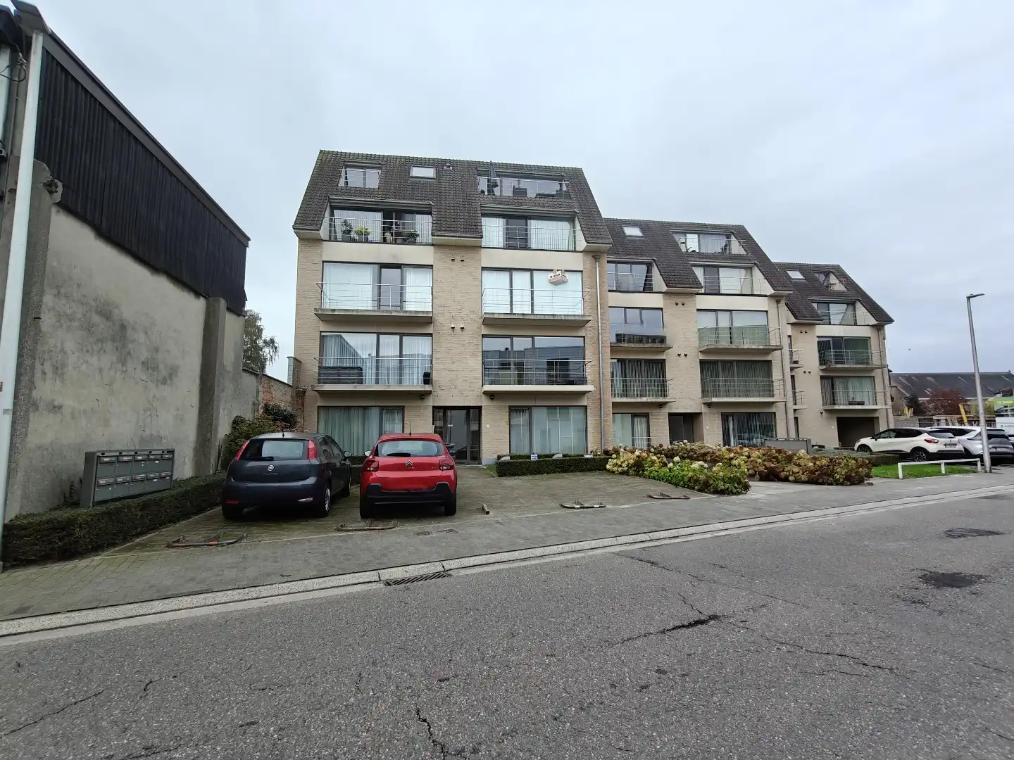 Appartement met terras te Lokeren foto {{pictureIndex}}
