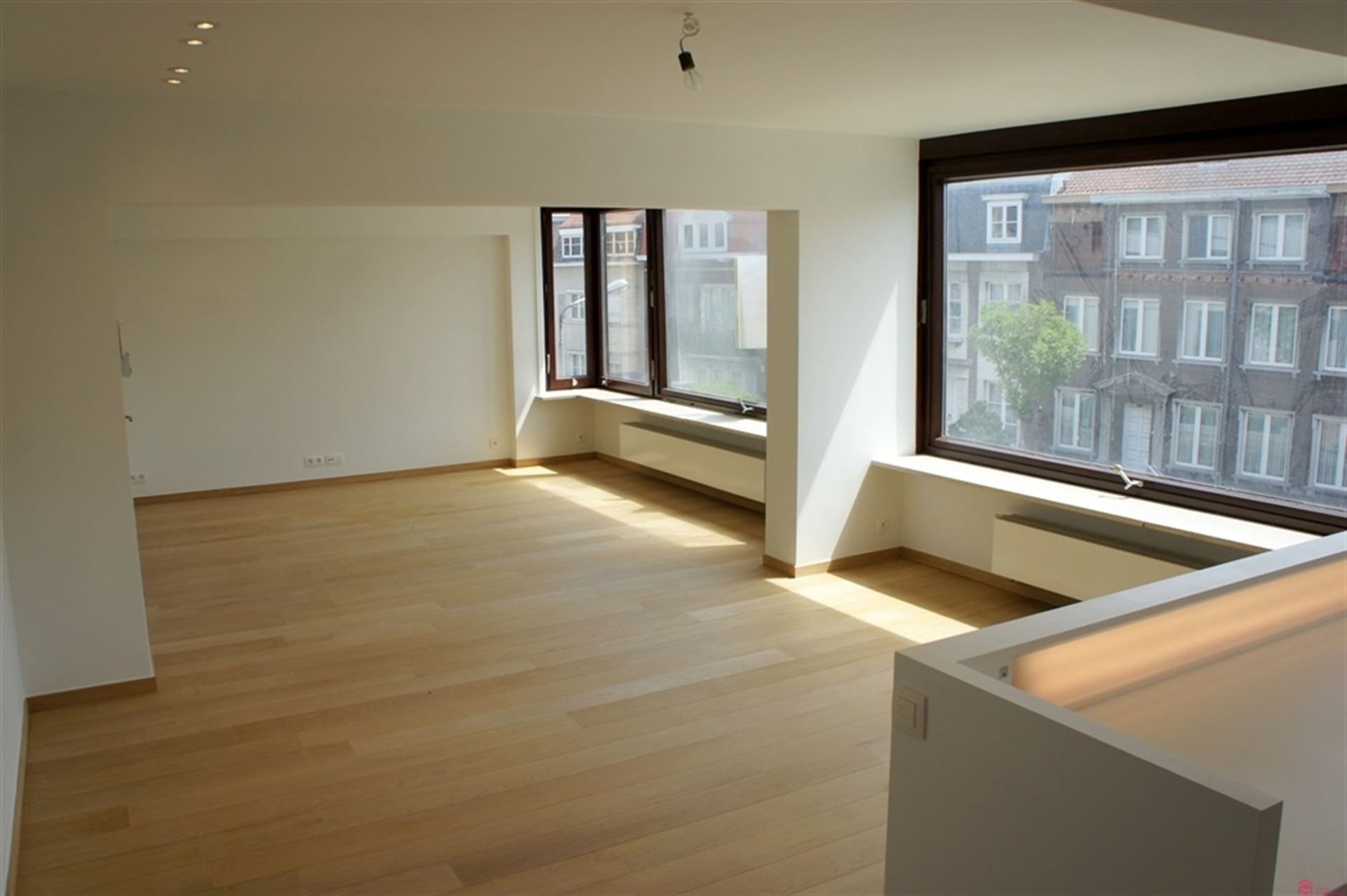 Groot appartement met garage foto 4
