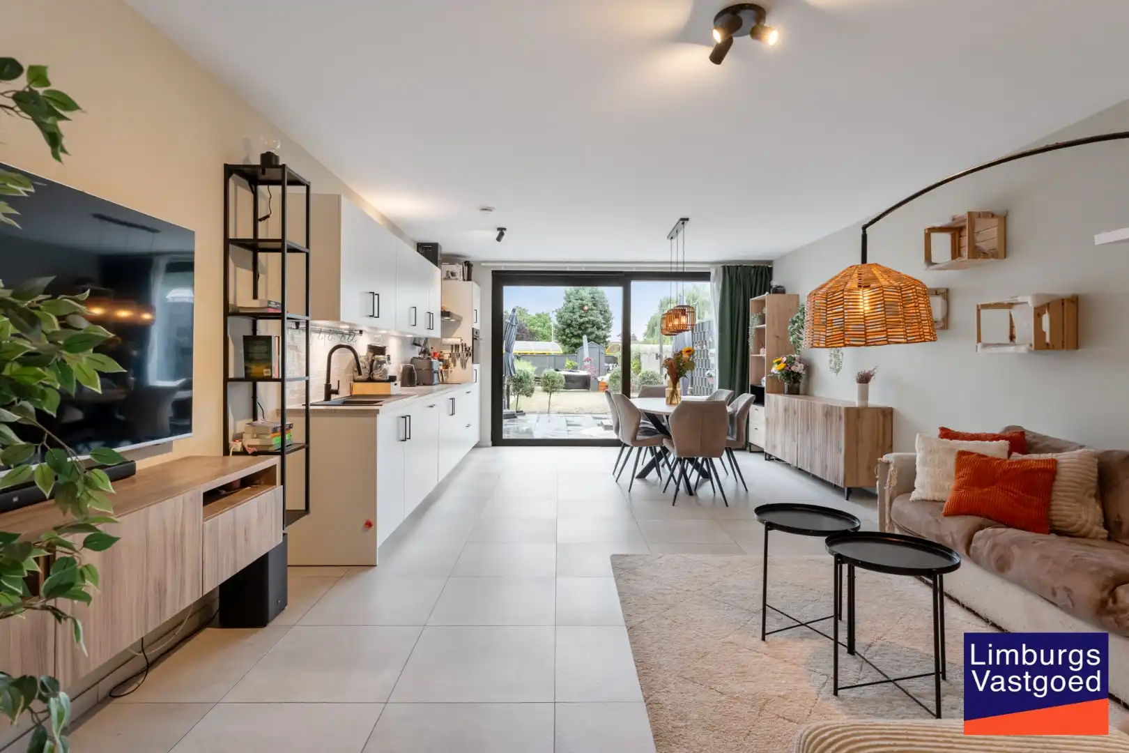 Gelijkvloers appartement (95m²), 2 slpk, ruim terras/tuin, autostaanplaats + kelderberging foto 3