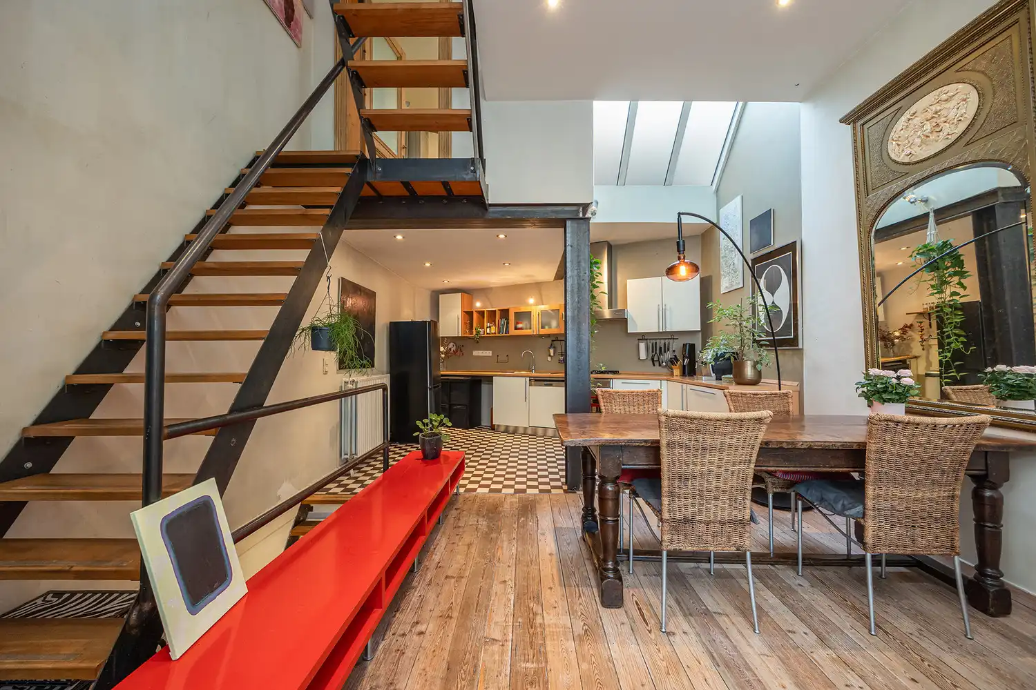 Karaktervol herenhuis met arte-déco aan de Dageraadplaats foto 6
