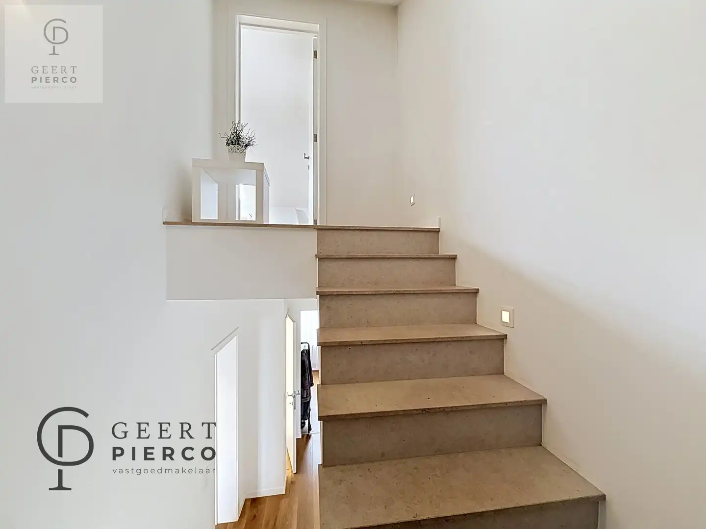 Ruimtelijke woning op een toplocatie foto 31