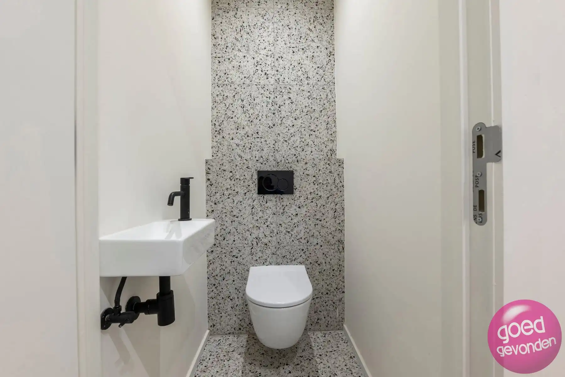 NIEUW APP - 1of2 SLK - TERRAS - KELDER - CENTRUM - GEEN BTW foto 16