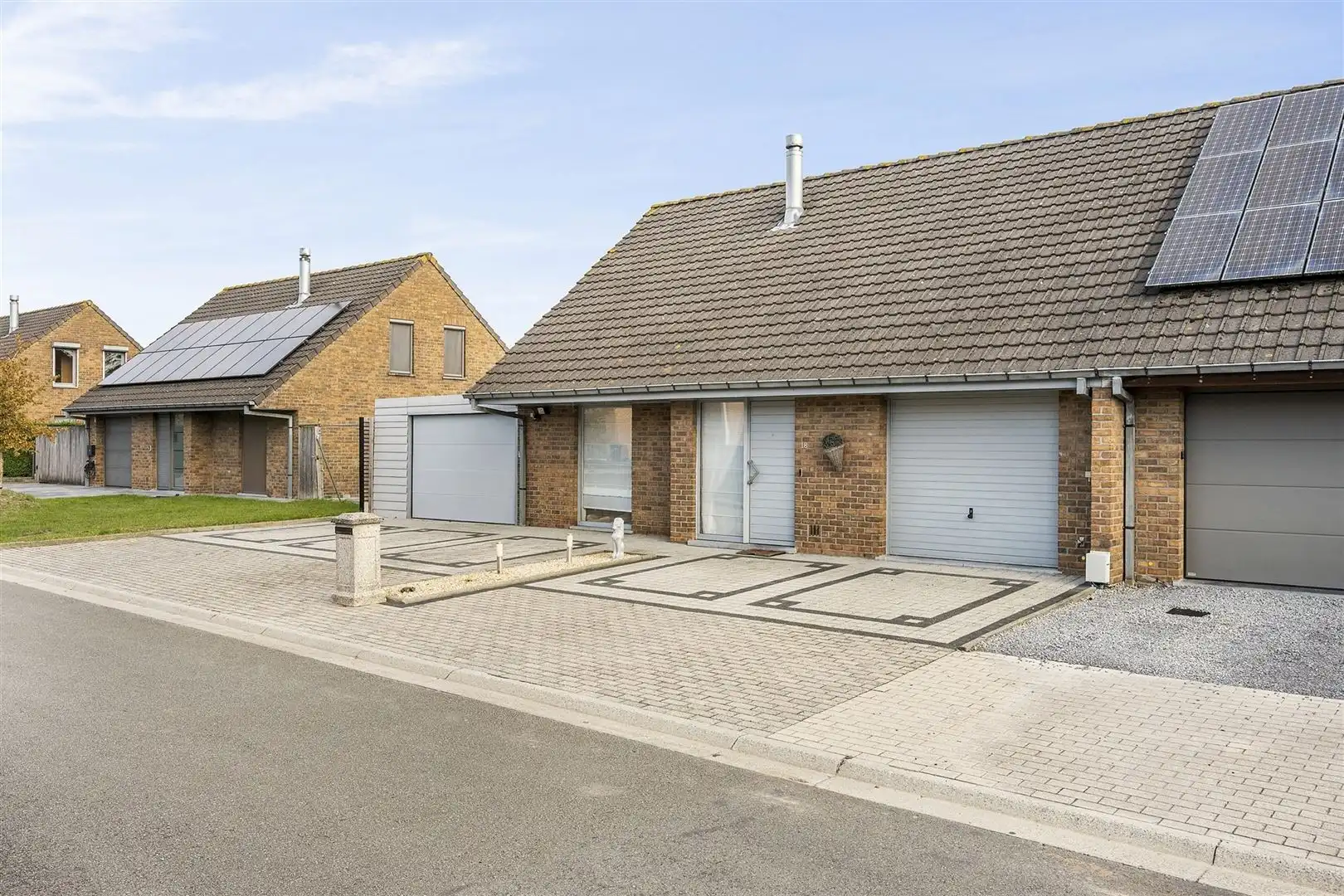 Halfopen bebouwing met 3 slpk's foto 2