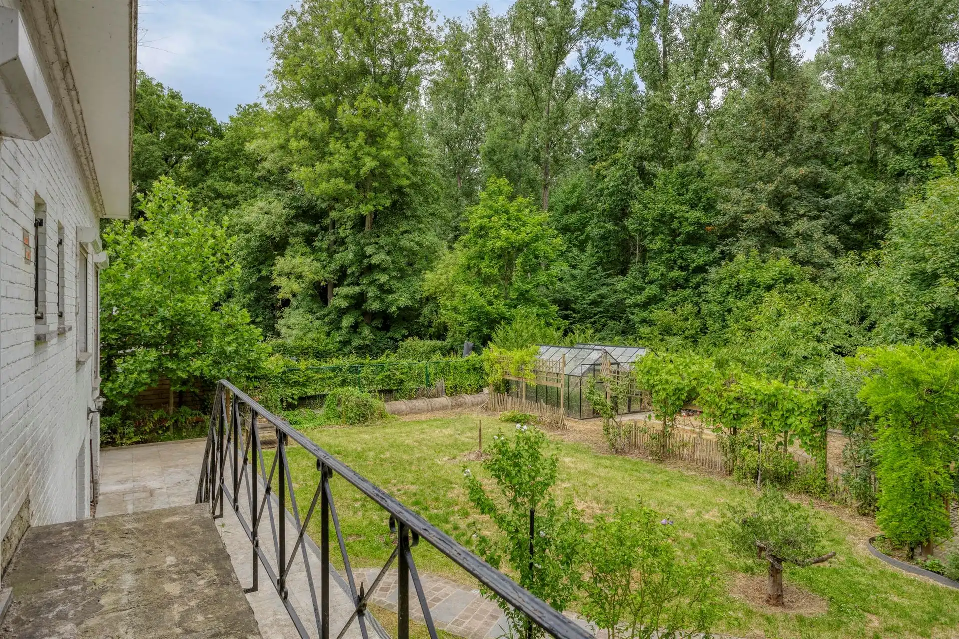 Klassieke villa met enorm potentieel in rustige wijk foto 26