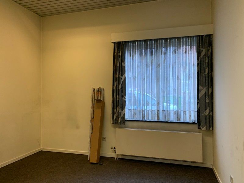 Actueel verhuurd - goed gelegen handelsgelijkvloers foto 9