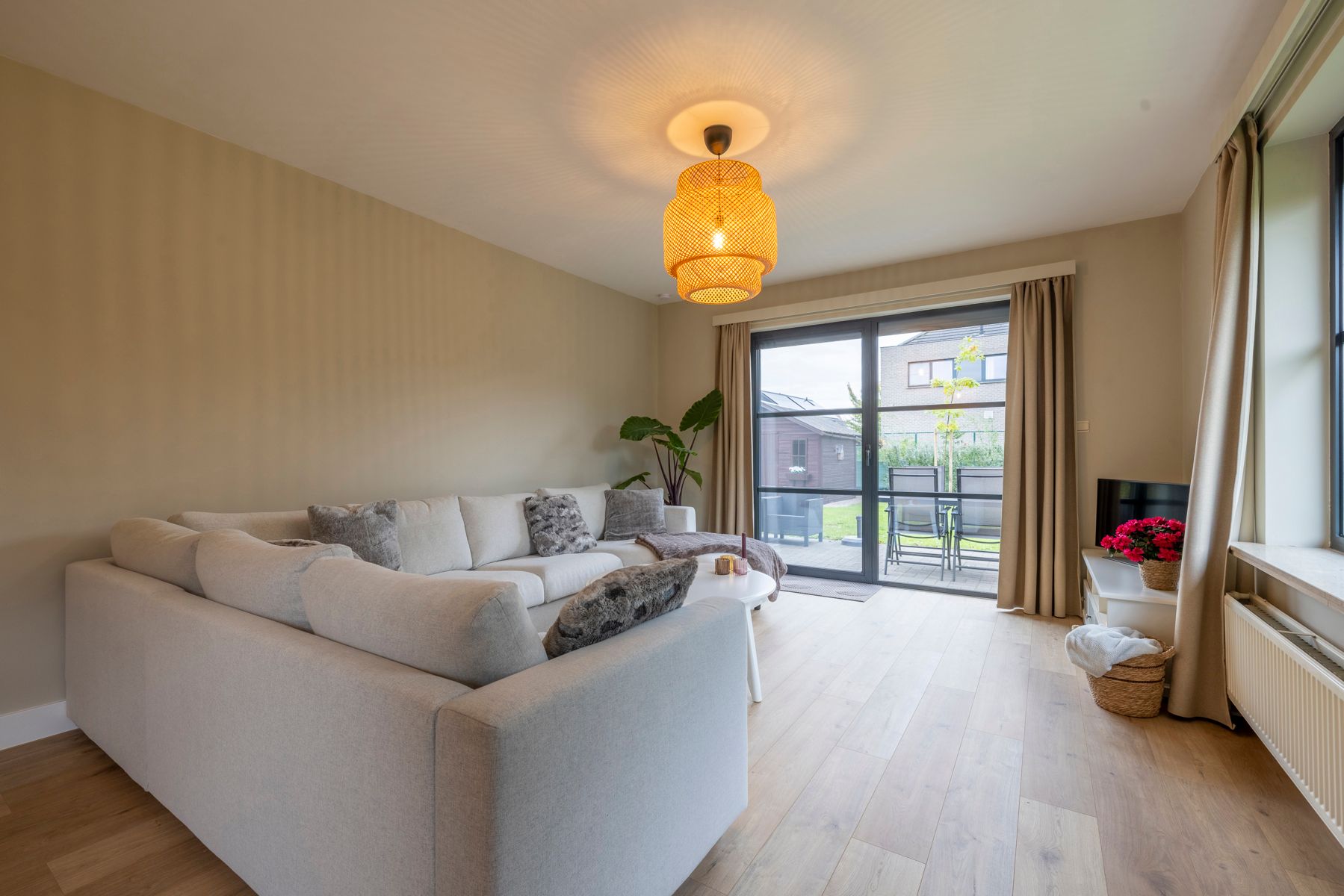 Bungalow met 3 slaapkamers, garage en tuin te koop! foto 6