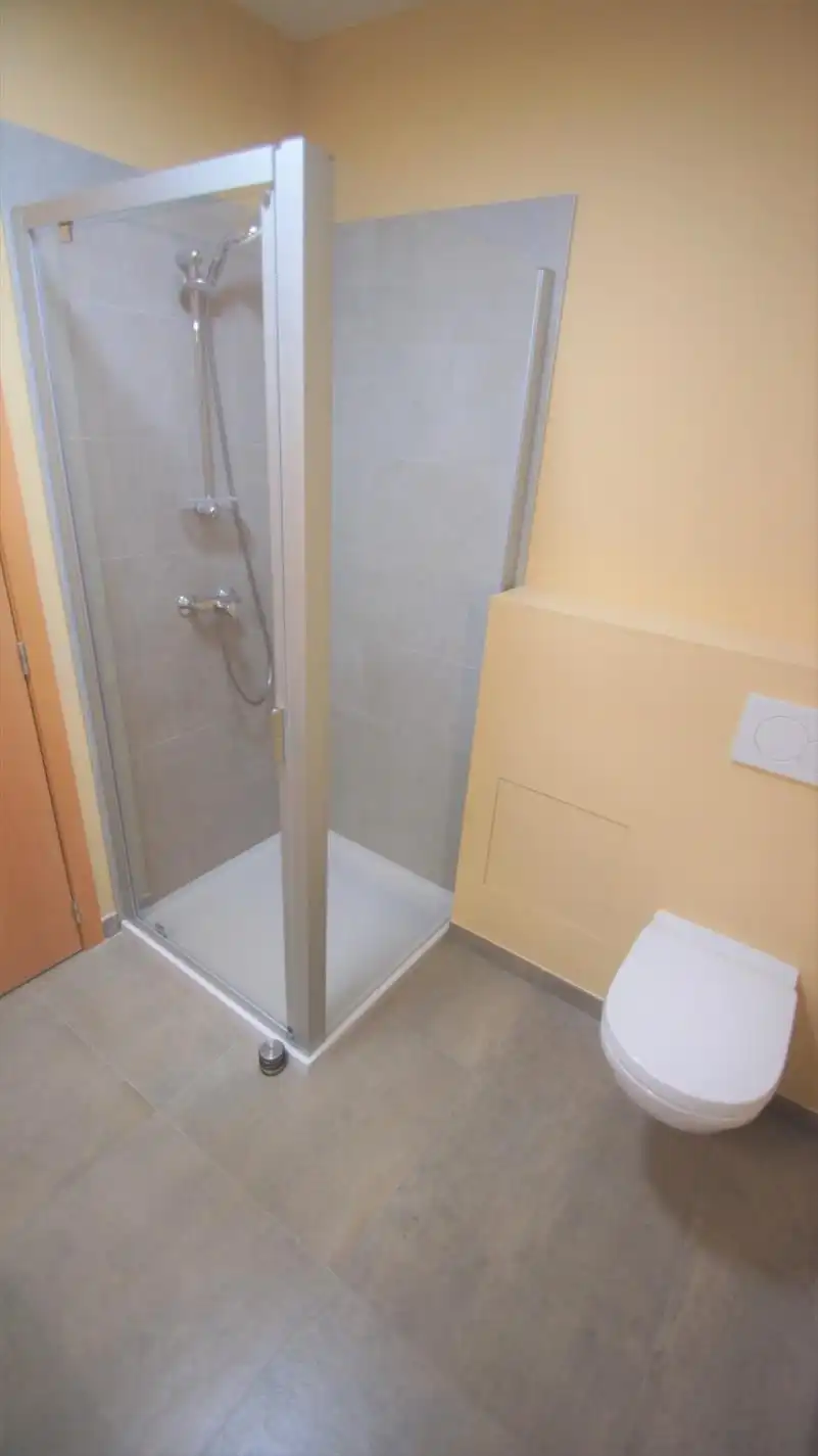 Energiezuinig duplexapp. met 2 slpks, terras en autostaanplaats foto 10