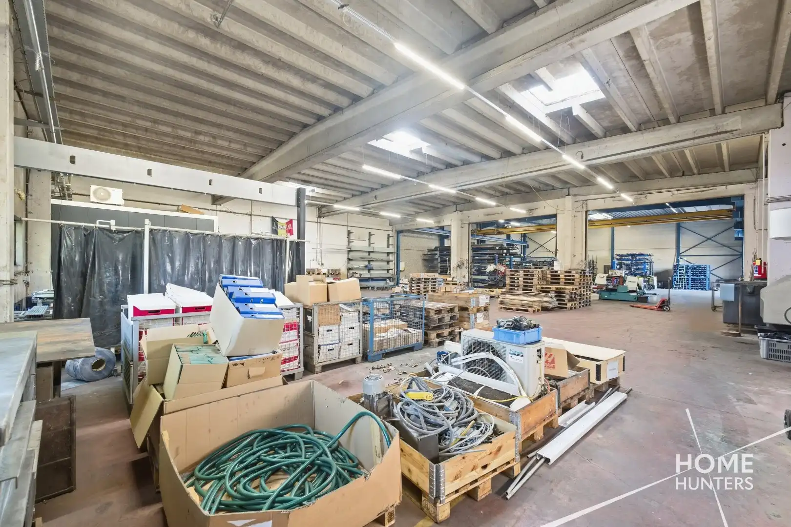 UITZONDERLIJK BEDRIJFSGEBOUW MET 2.268 M² LOODSRUIMTE EN 528 M² KANTOREN IN IEPER foto 15
