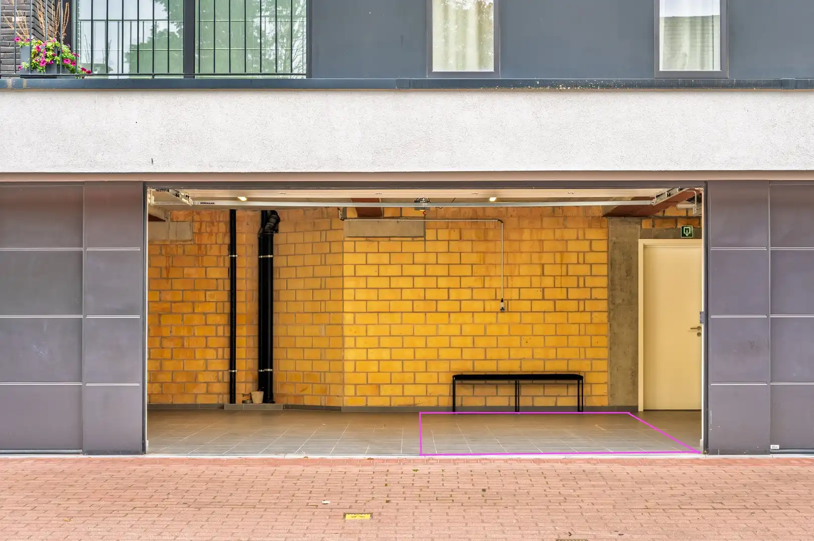 Modern 2 slaapkamer appartement met overdekte autostaanplaats foto 12