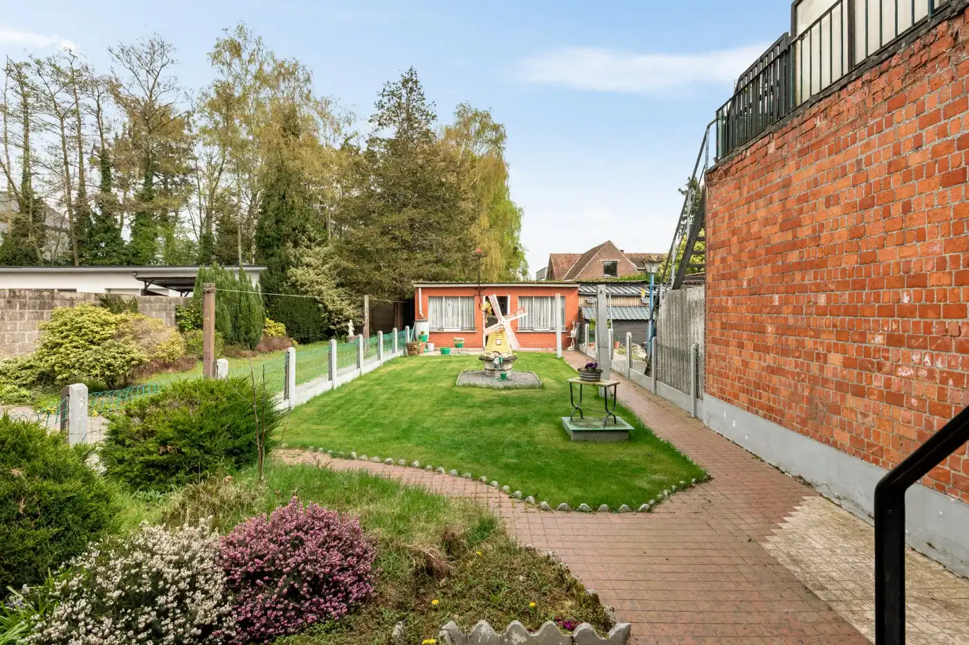 Te renoveren woning met 2 slpk., dubbele garage en tuin foto 23