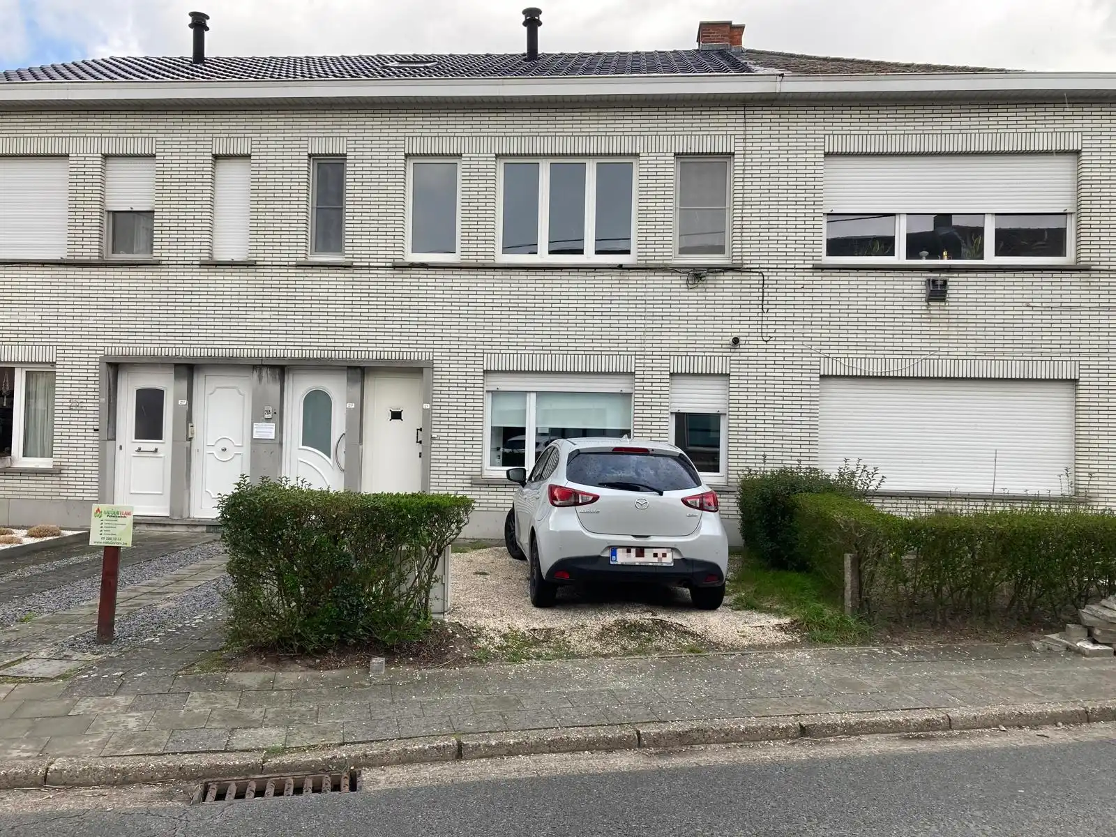 SCHELLEBELLE - Gelijkvloers appartement met tuintje. foto {{pictureIndex}}