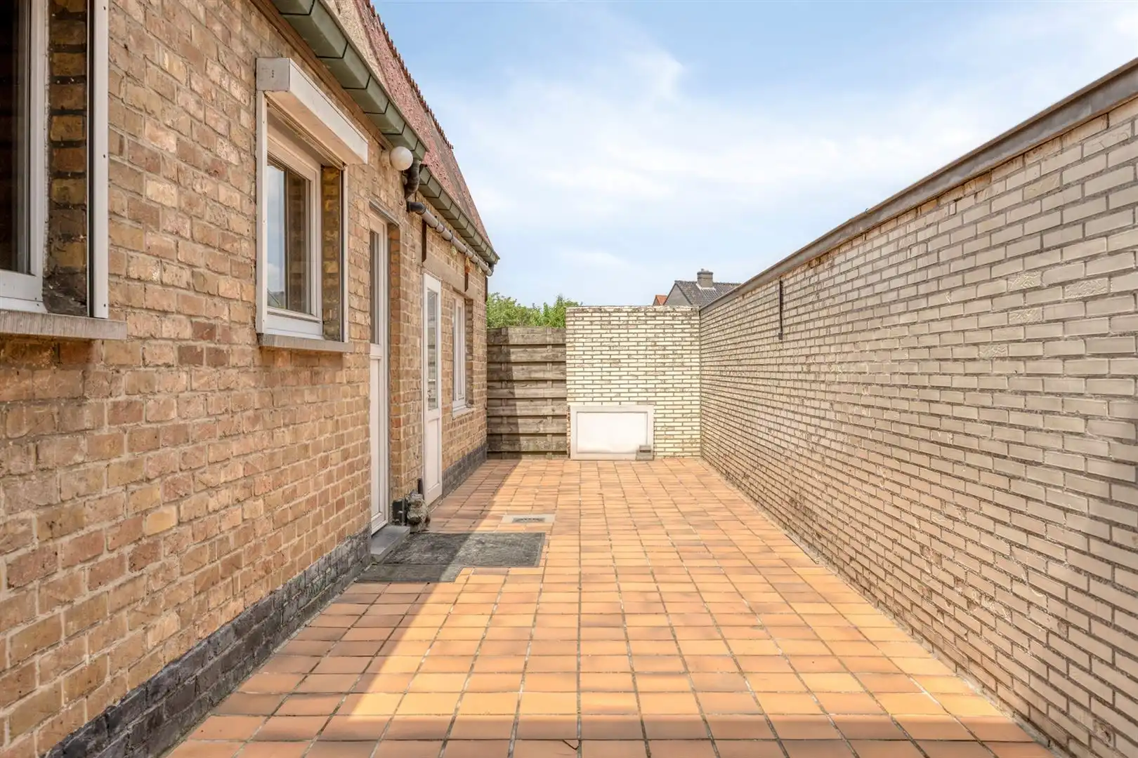 Te renoveren woning met zeer goede structuur en zijtoegang! foto 21