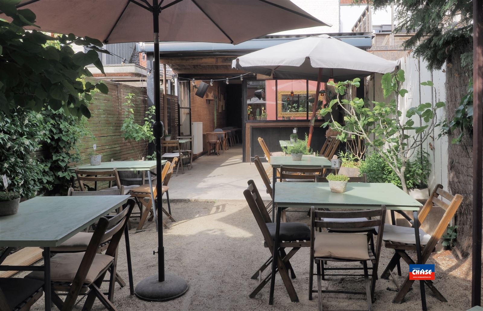 Trendy ontbijt- en lunchzaak met ruim terras en woonst foto 4