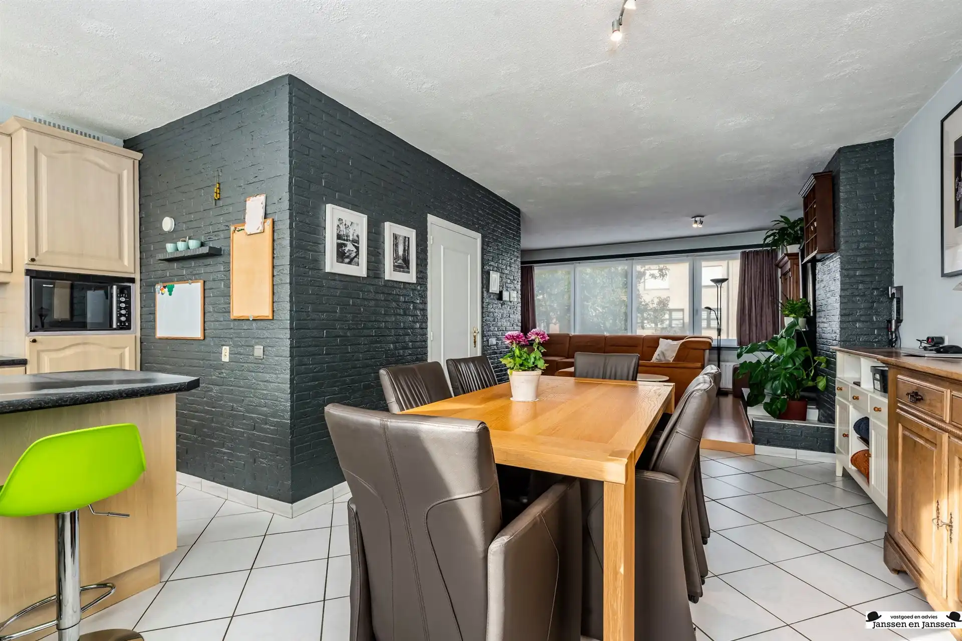 Instapklare bel-etage met 3 à 4 en twee garages! foto 7