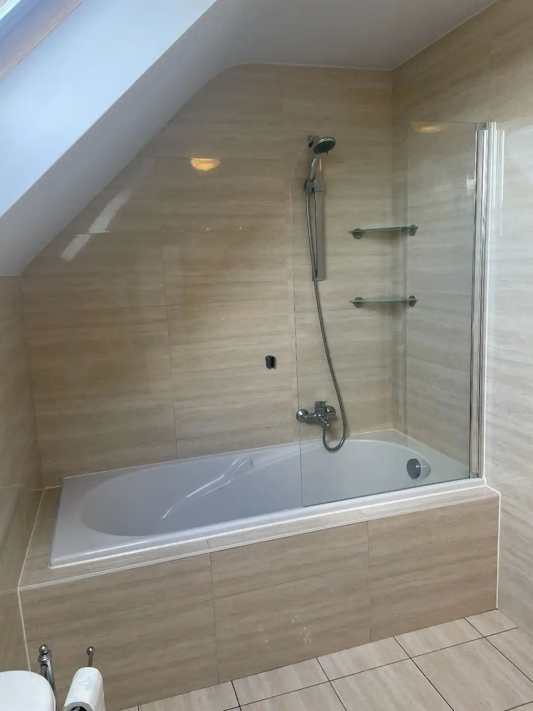 Verzorgde bel-etagewoning met 3 slpk, terras, patio  en garage nabij het centrum van As. foto 30