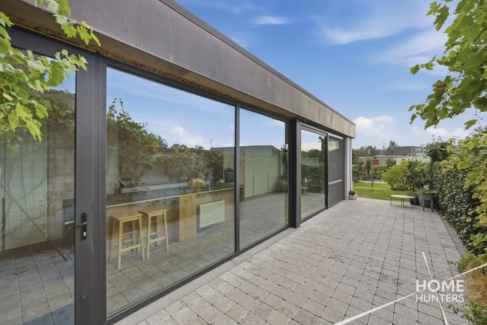 Prachtig gerenoveerde woning met 4 slaapkamers en een ruime tuin vlak bij het historische hart van Ieper! foto 6