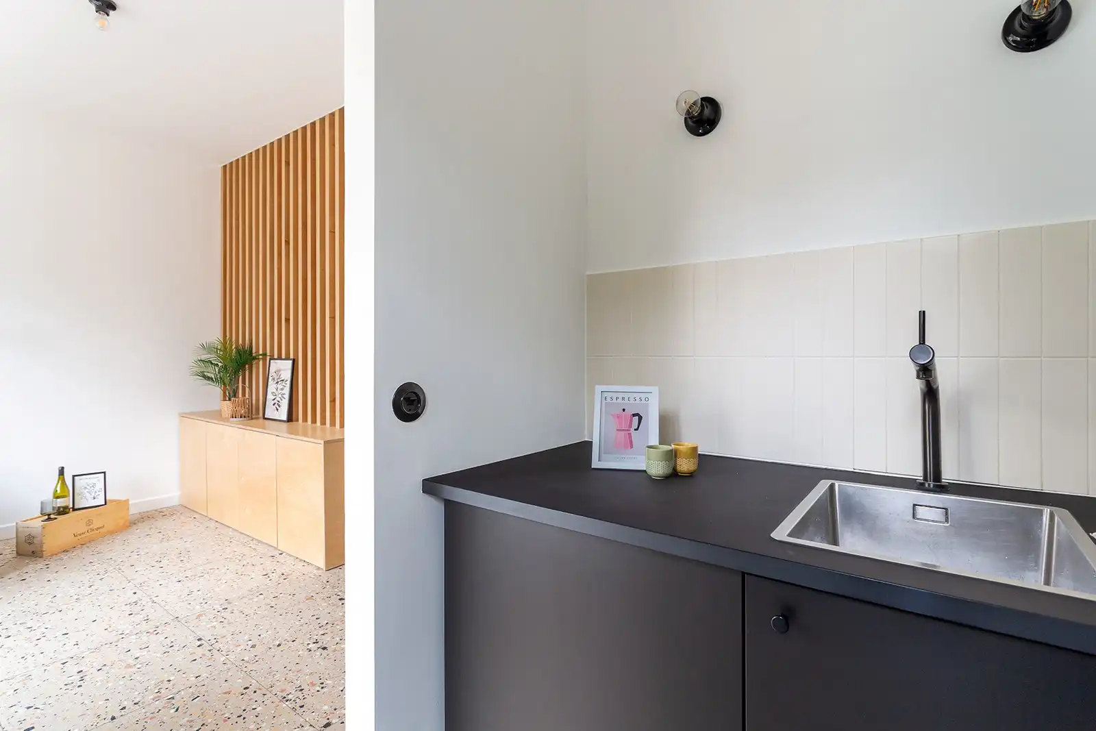 Moderne, lichtrijke studio op rustige locatie met groen uitzicht foto 9