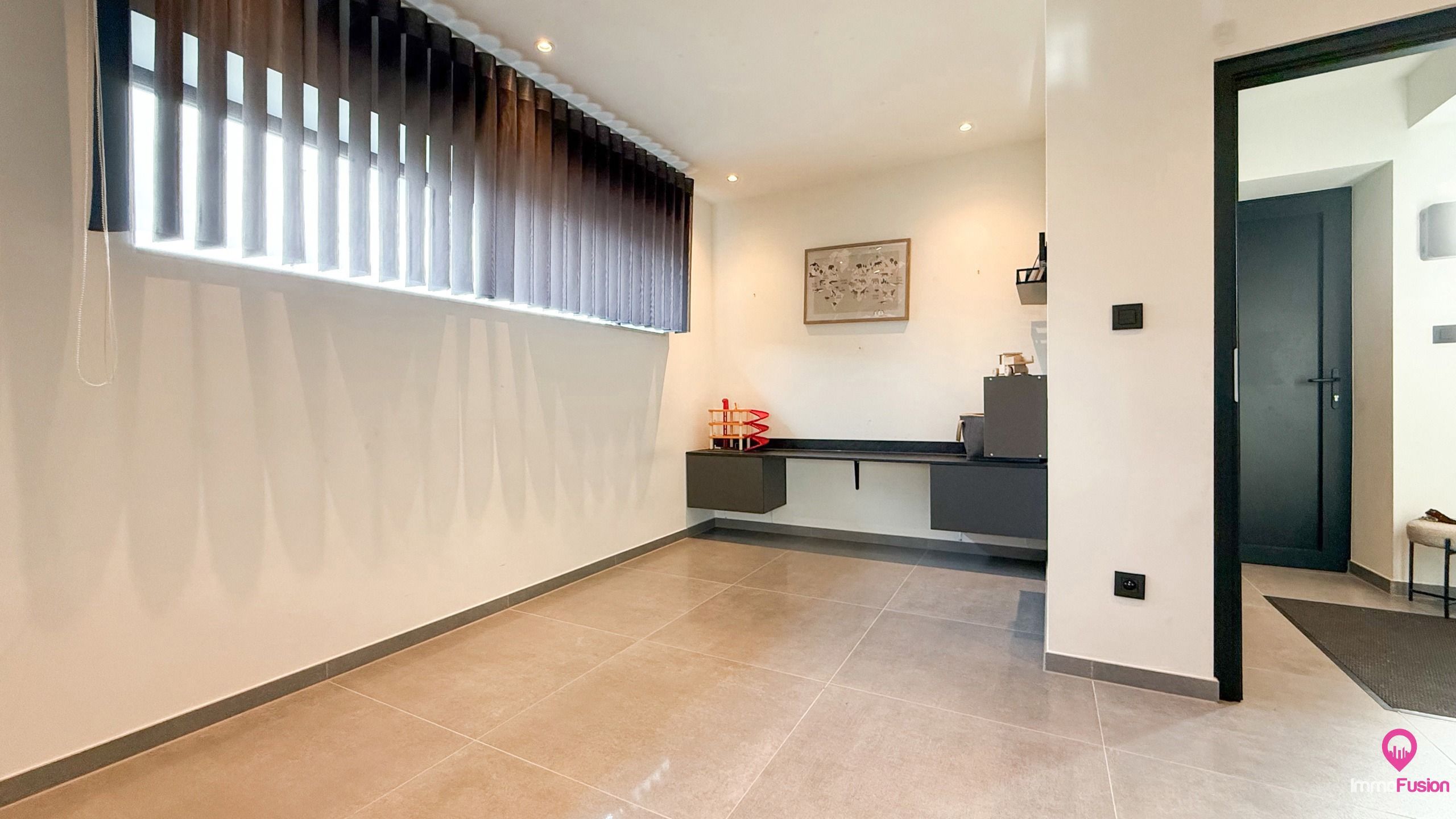 Instapklare, volledig gerenoveerde woning met 4 slaapkamers! foto 4