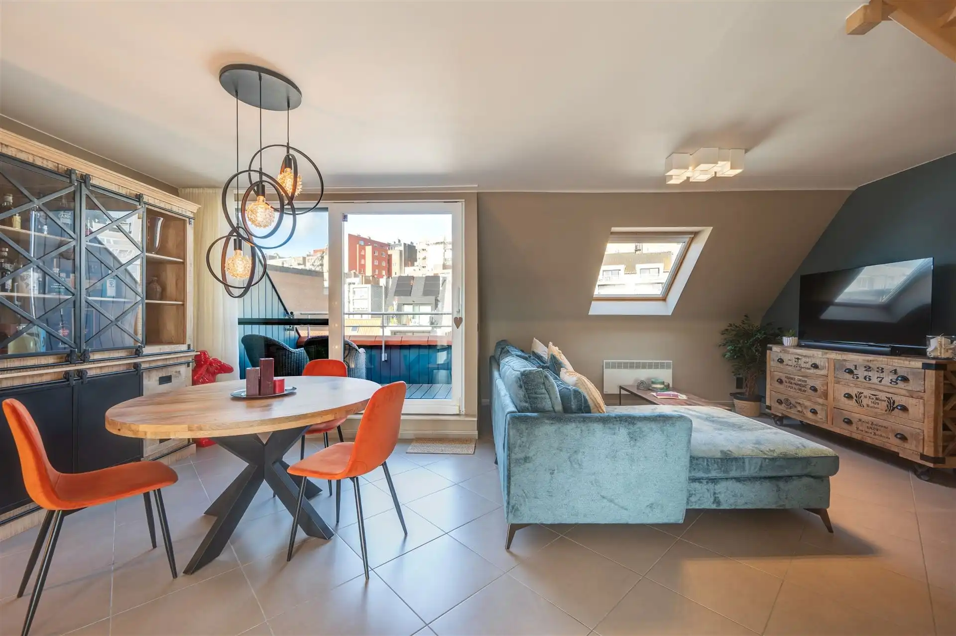 Ruime en stijlvolle duplex met terras en open zicht foto 6