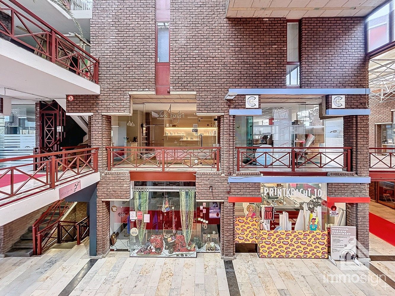 Zeer ruime handelsruimte van 93 m² met autostaanplaats in Shopping 2 te Genk! foto 8