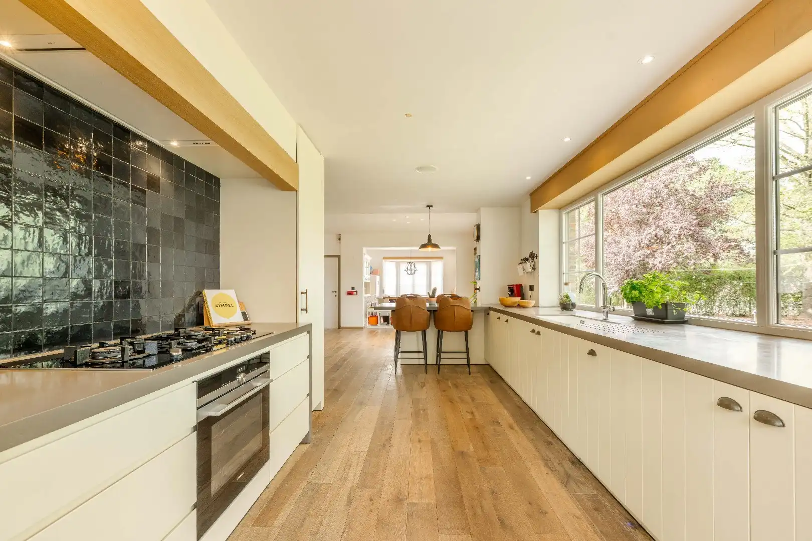WONING (240 m²) met LOODS (143 m²) op HOEKPERCEEL VAN 1.027 m² foto 11
