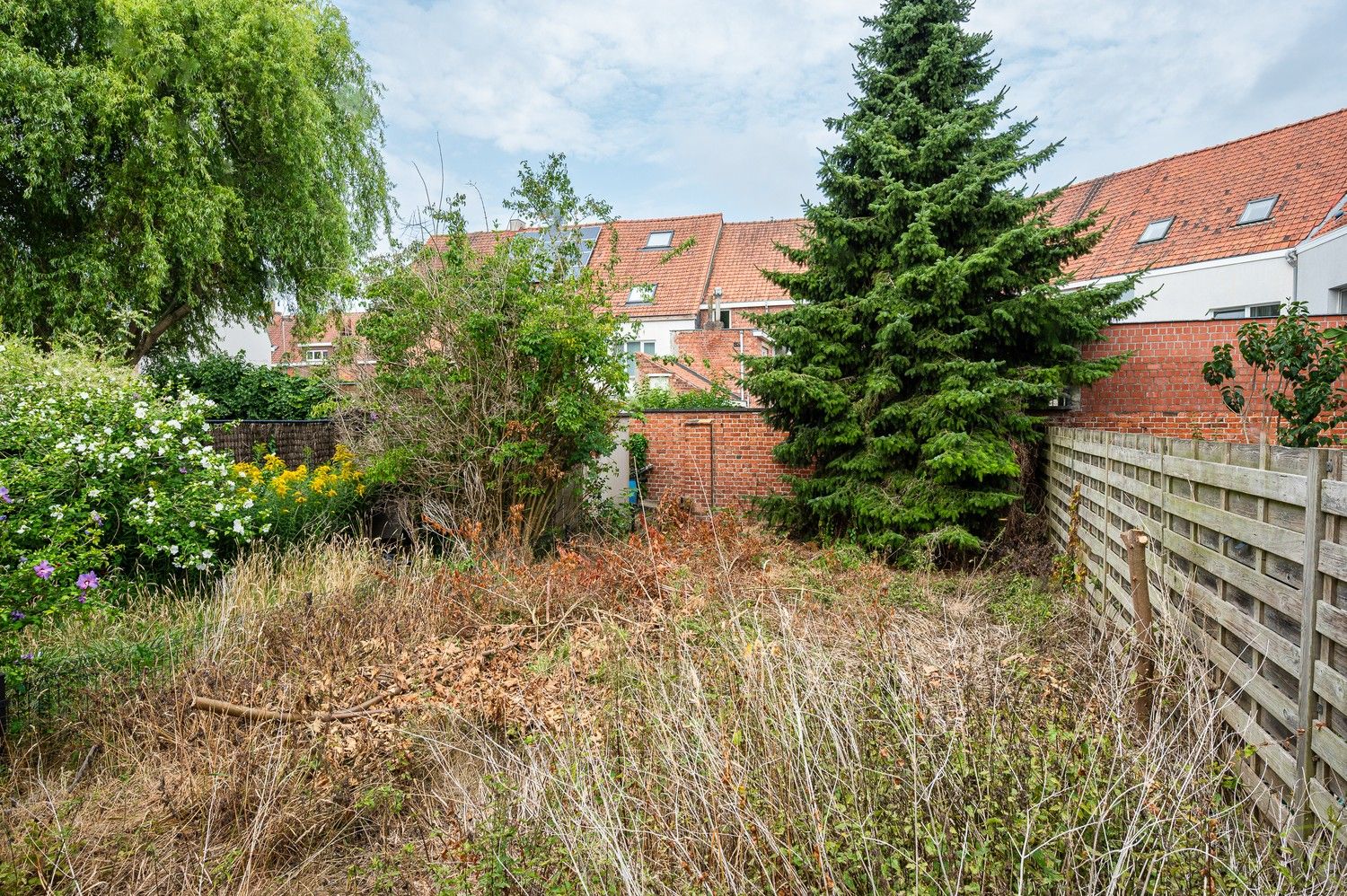Op te frissen woning met verrassend ruime stadstuin in hartje Eeklo foto 17