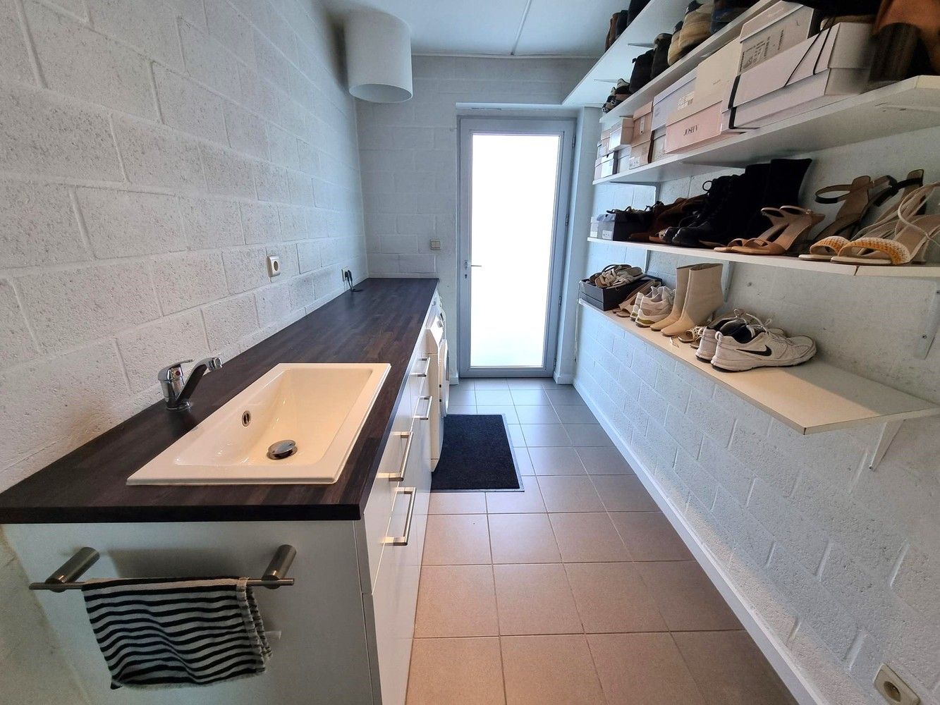 Prachtige villa woning, rustig gelegen met zonnige, diepe tuin voorzien van zwembad en poolhouse. foto 28