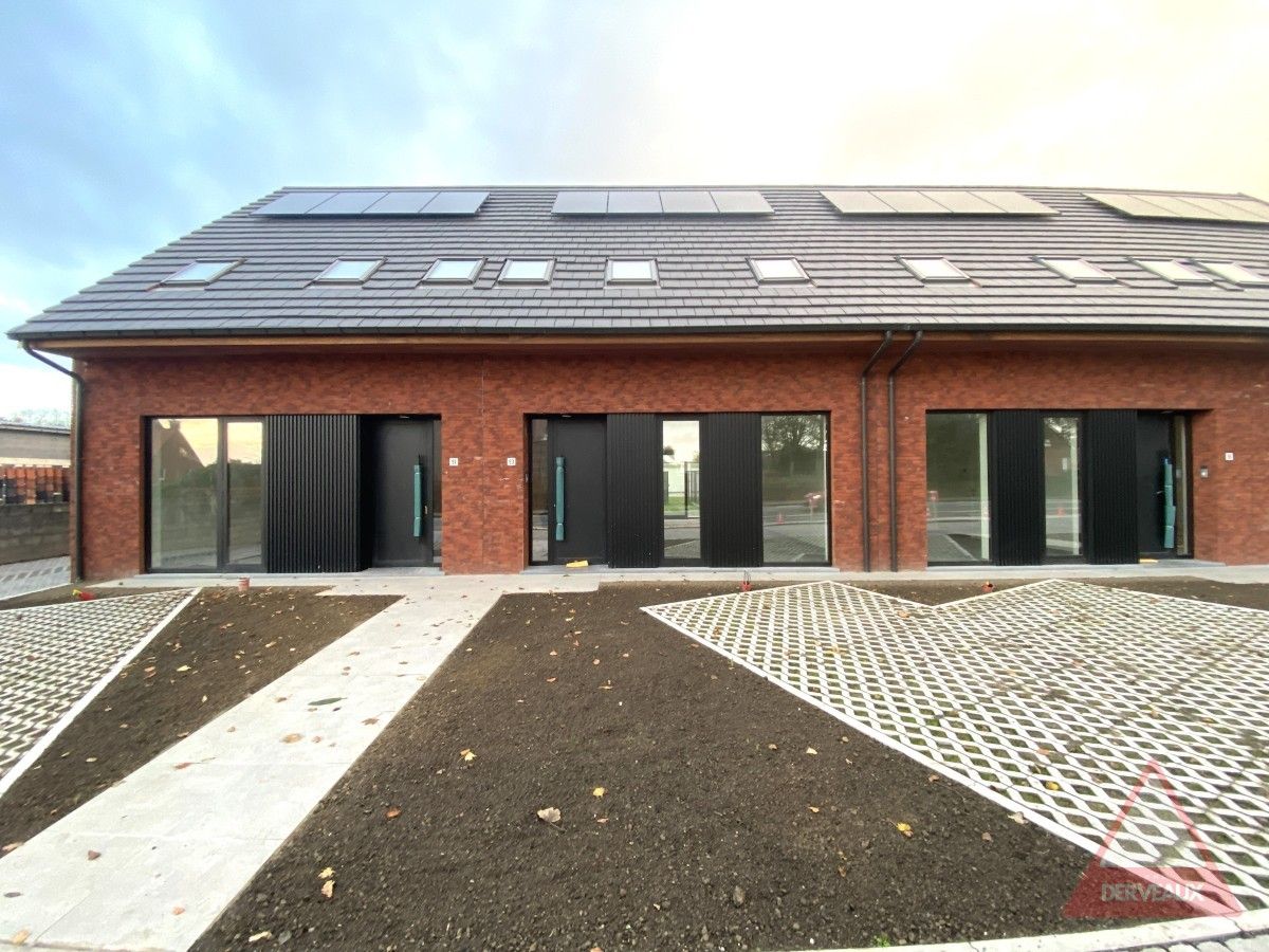 Zonnebeke – Nieuwbouwwoning met garage en 2 parkeerplaatsen foto {{pictureIndex}}