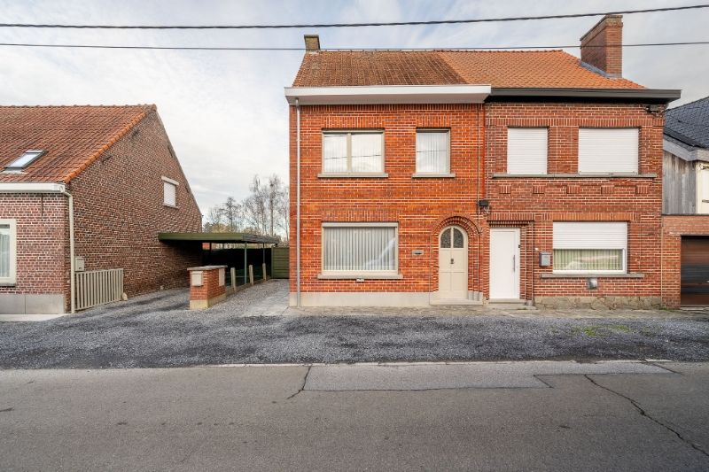 Hoofdfoto van de publicatie: Halfopen bebouwing met 3 ruime slaapkamers