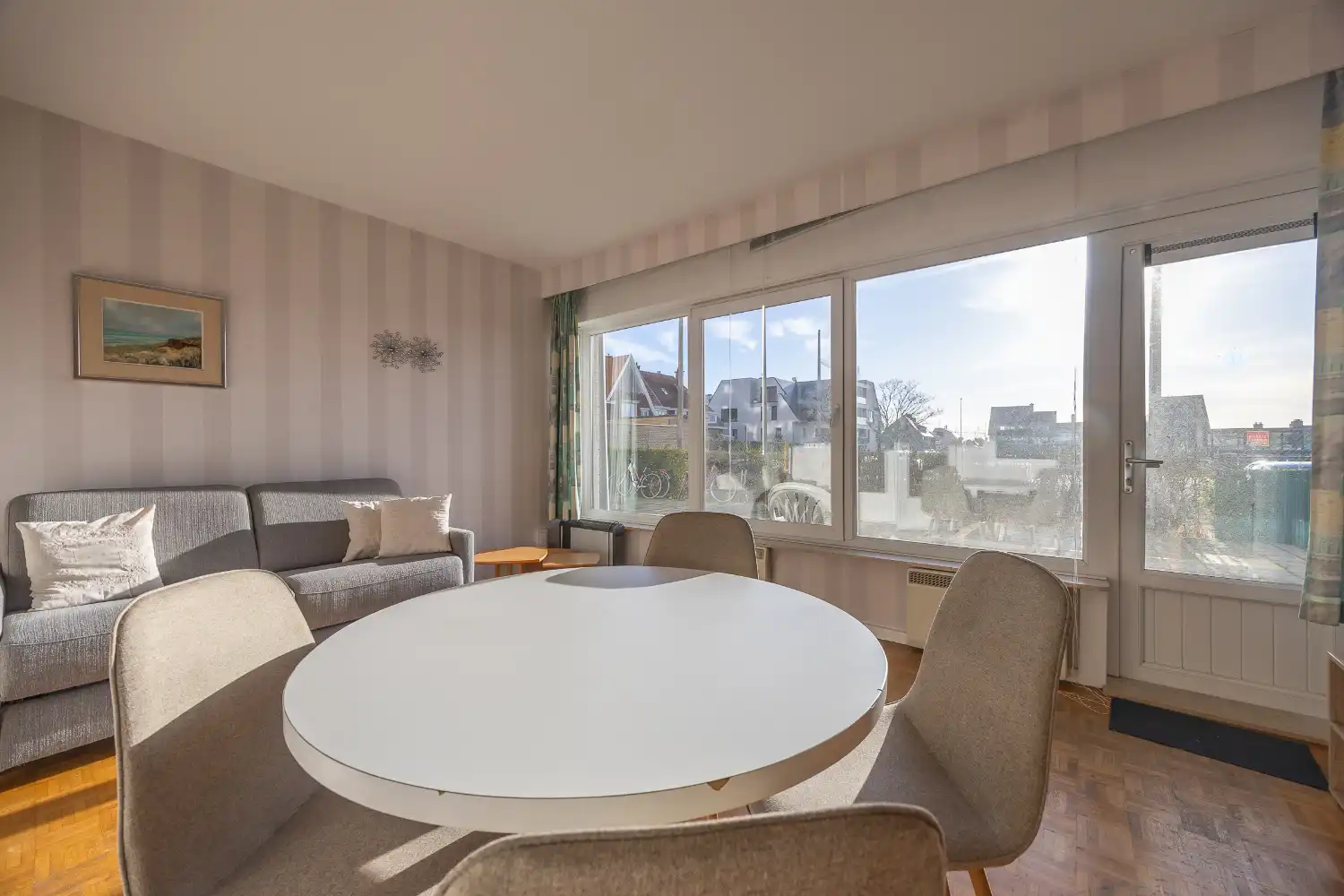 Instapklare studio met zuidgericht terras op topligging vlakbij de Zeedijk! foto 10