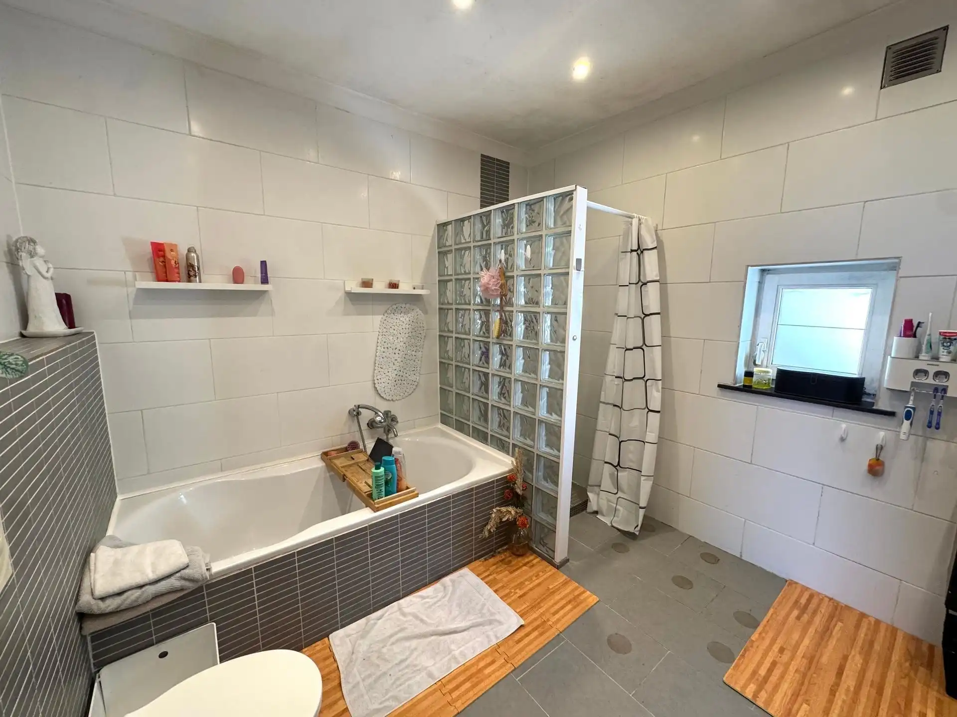 Instapklare halfopen woning met 3 (mogelijk 5) slaapkamers in Maasmechelen foto 10