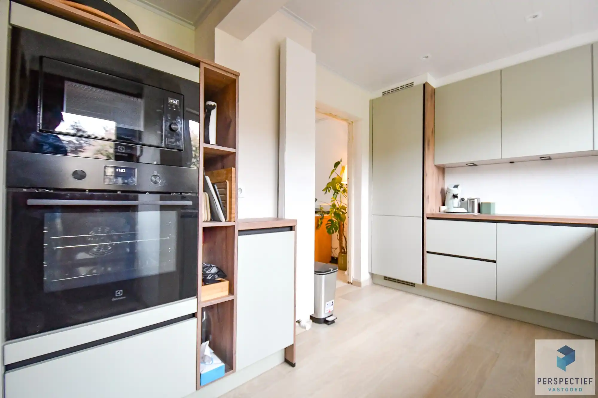 RUIME LICHTRIJKE WONING met 3 SLPKS, GARAGE en grote TUIN foto 10