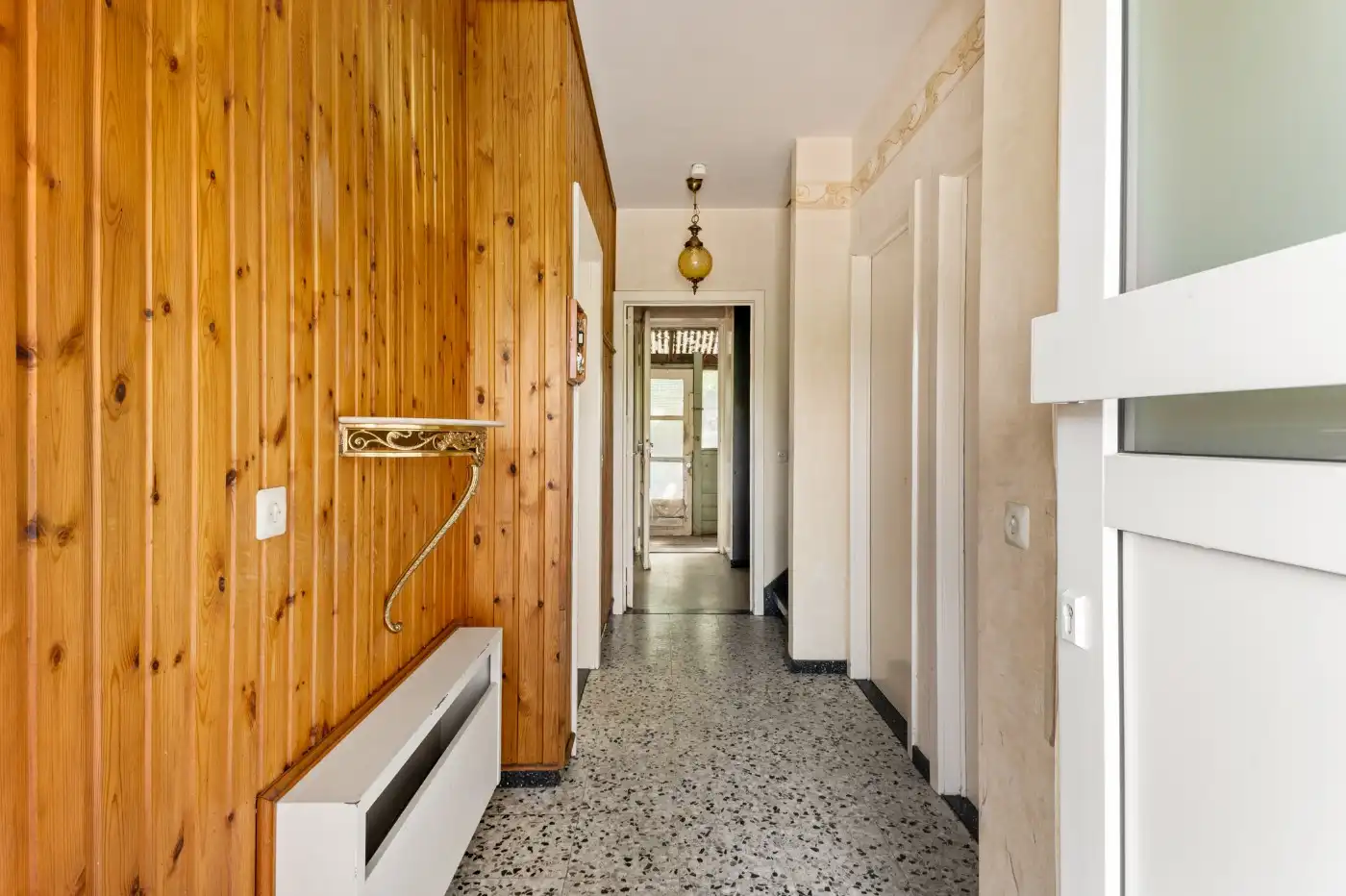 Te renoveren woning met 3 slpk., garage en tuin foto 2