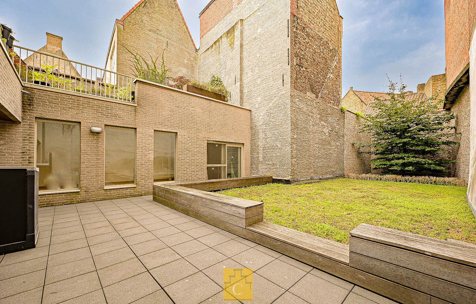 Gelijkvloersappartement zonneterras en tuin,  autostandplaats in kleine luxe-residentie tussen Sint-Salvators en Markt foto 1