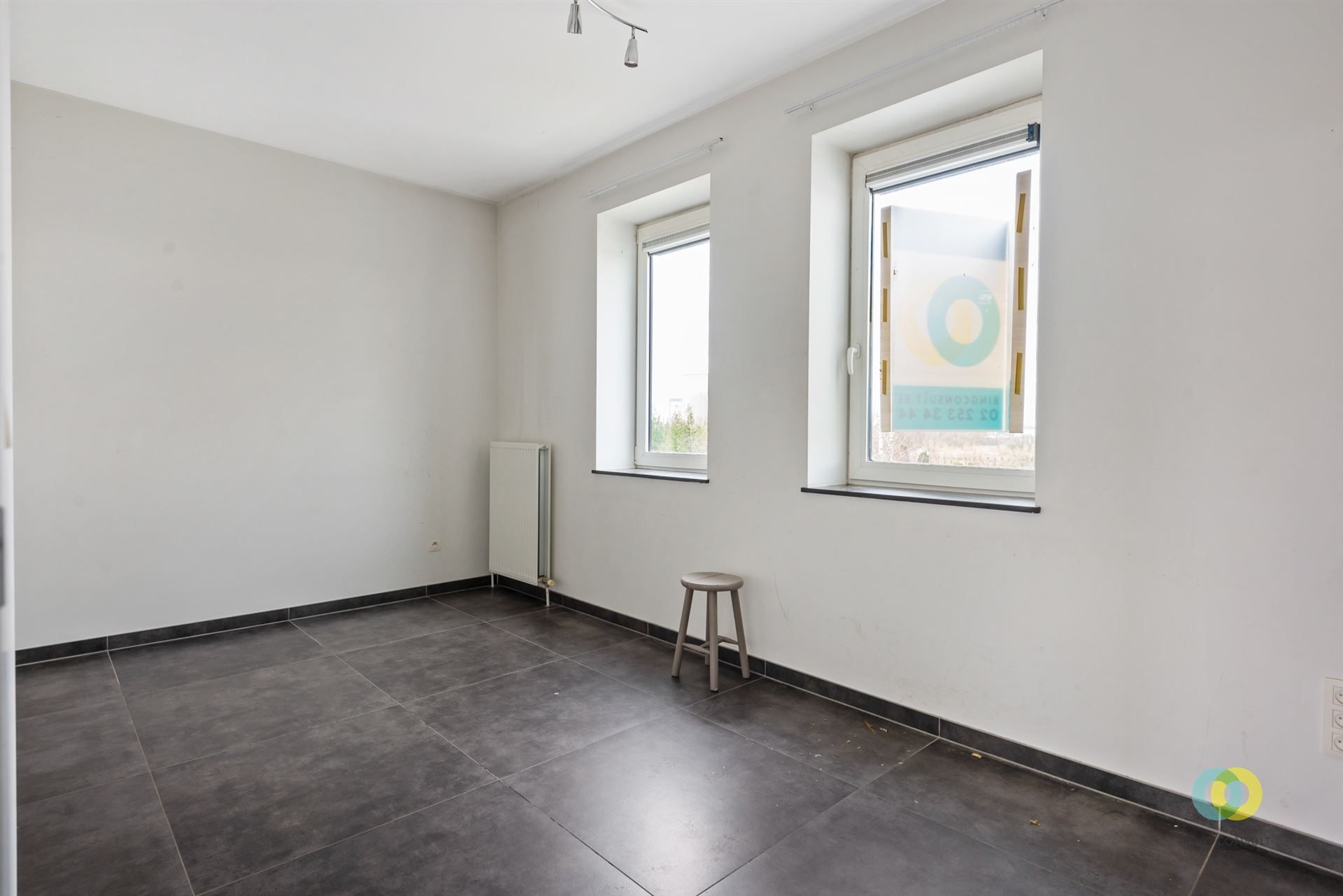 appartement met twee slaapkamers en een terras foto 9