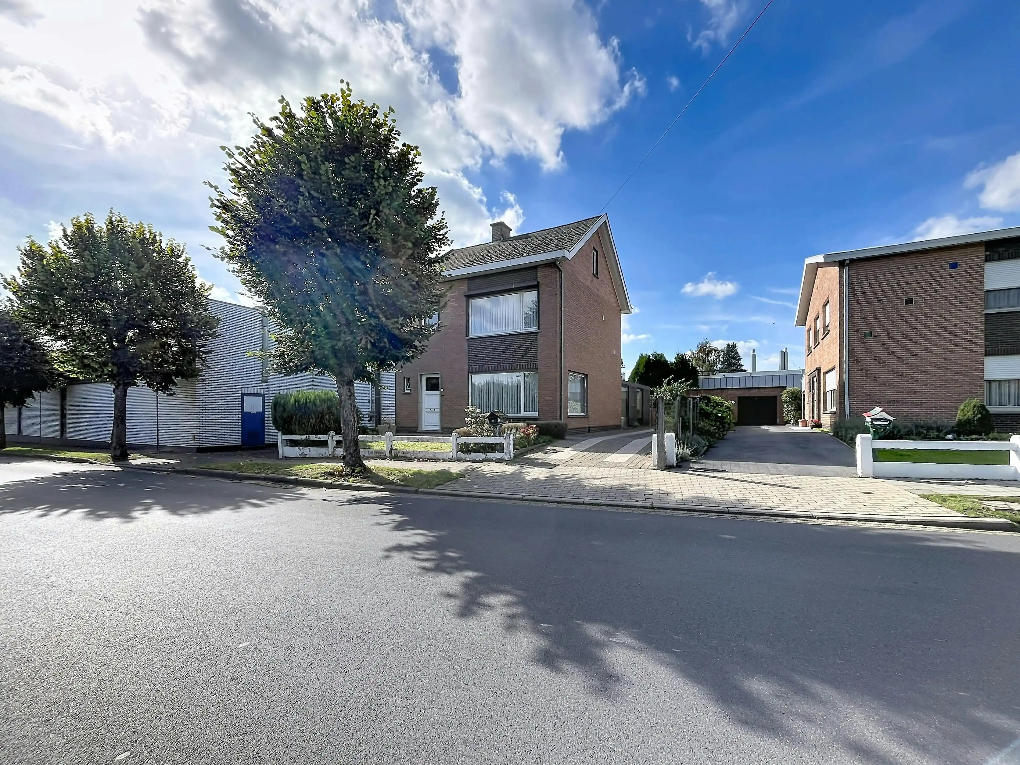 Hoofdfoto van de publicatie: Halfopen huis met 3 slaapkamers te koop in centrum Ursel