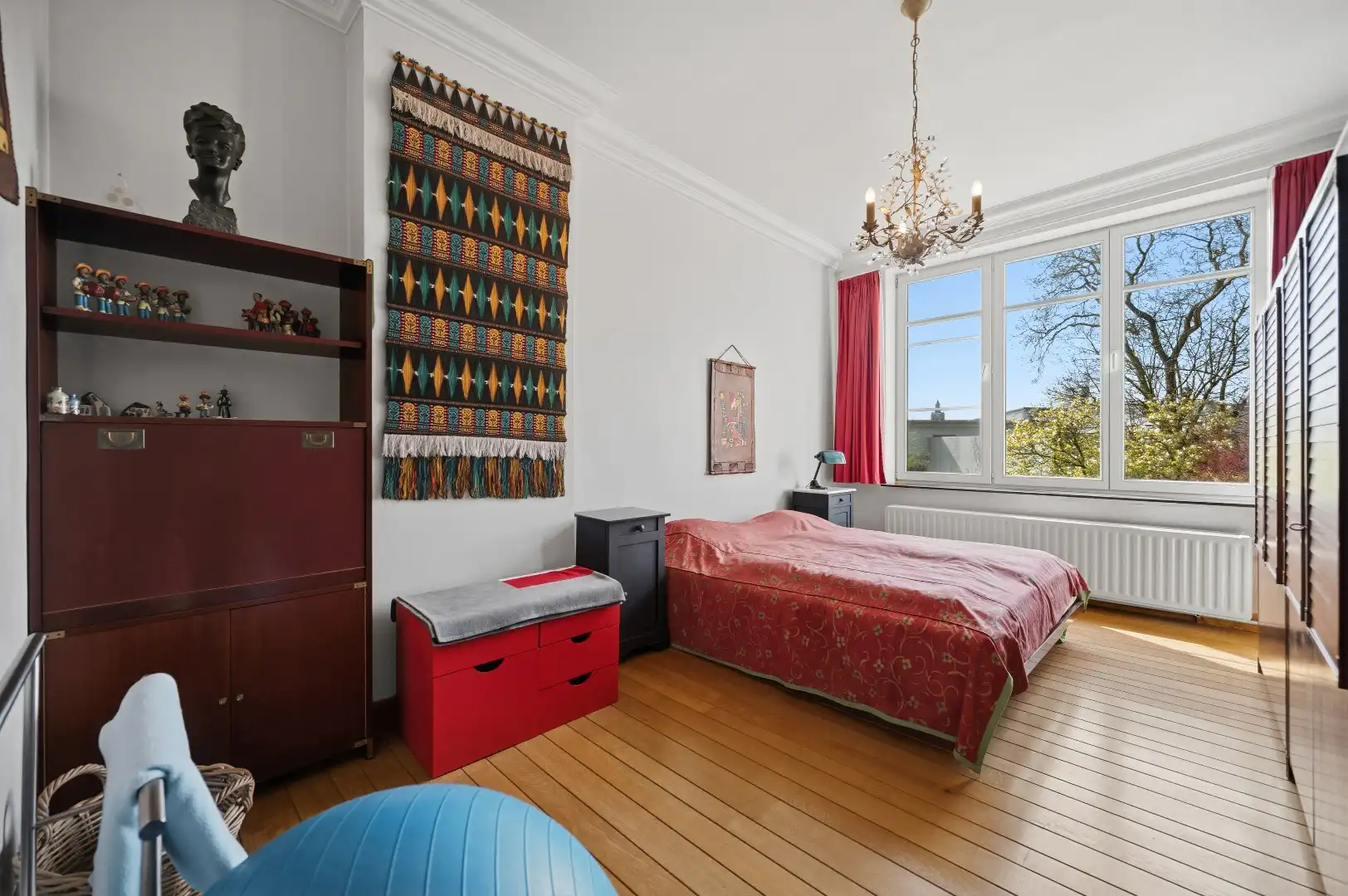 Karaktervolle interbellumwoning met veel ruimte, grote tuin en garage foto 19