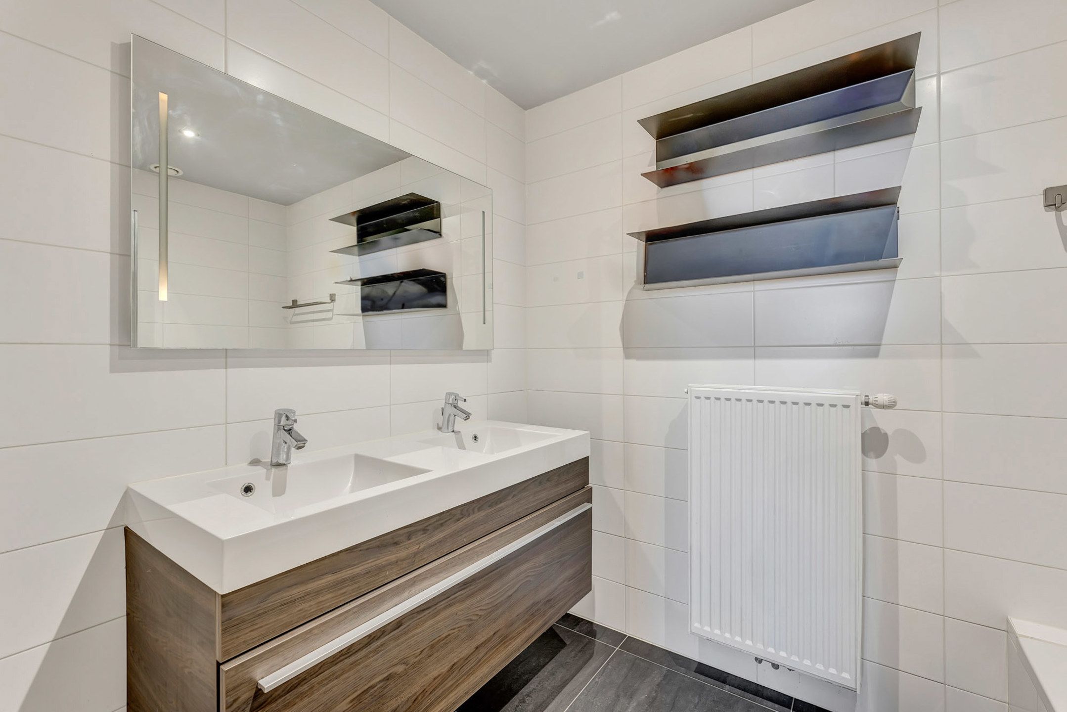 Instapklaar appartement met ruim terras en autostaanplaats foto 10