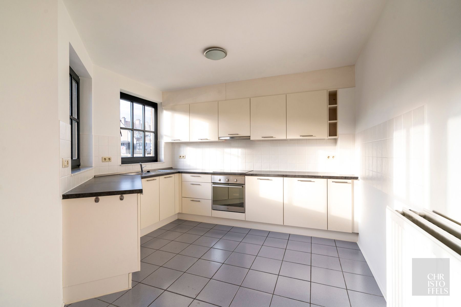 Gebouw voor gemengd gebruik van 572m² - Winkel/kantoor - Werkplaats/magazijn - Bovenwoning foto 8