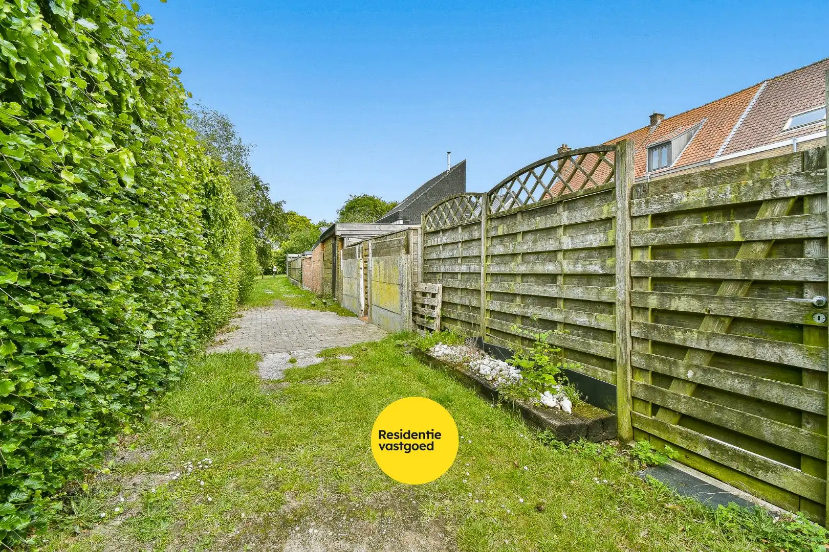 Rijwoning met veel potentieel op centrale ligging foto 19