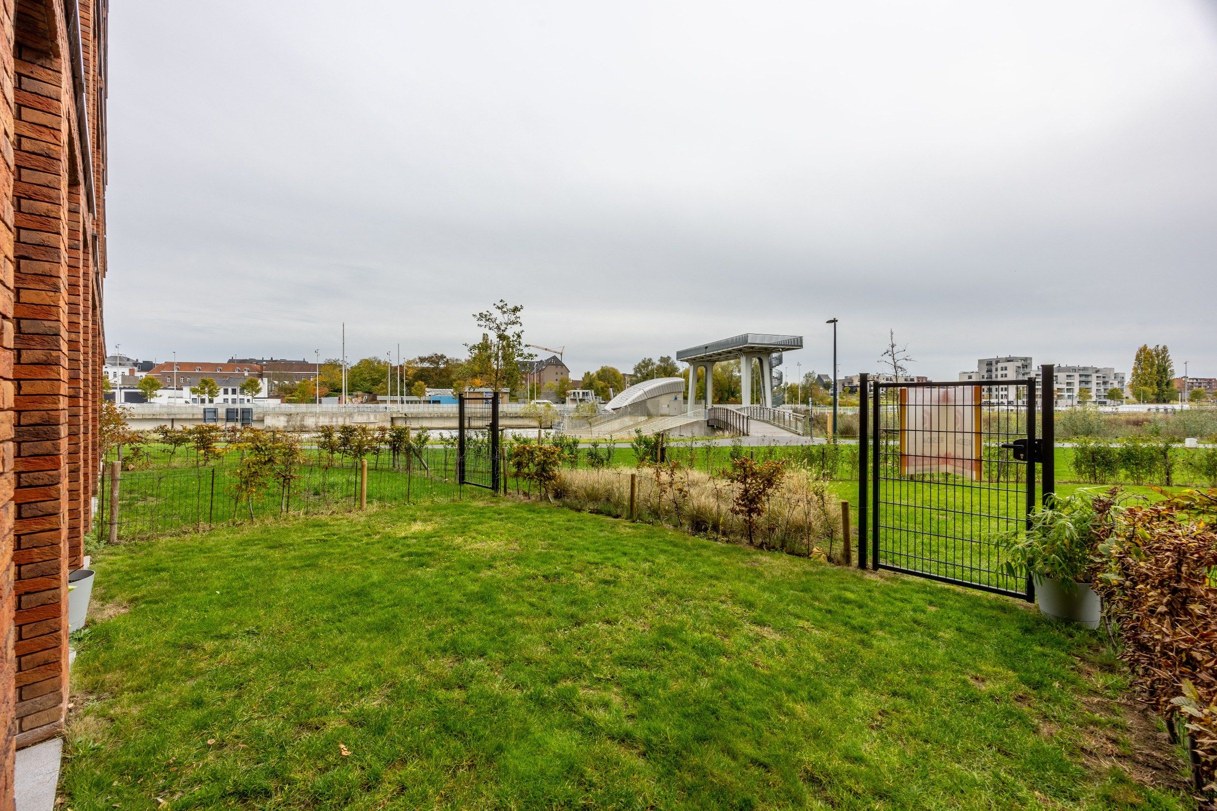 Gelijkvloers appartement met tuintje & staanplaats! foto 5