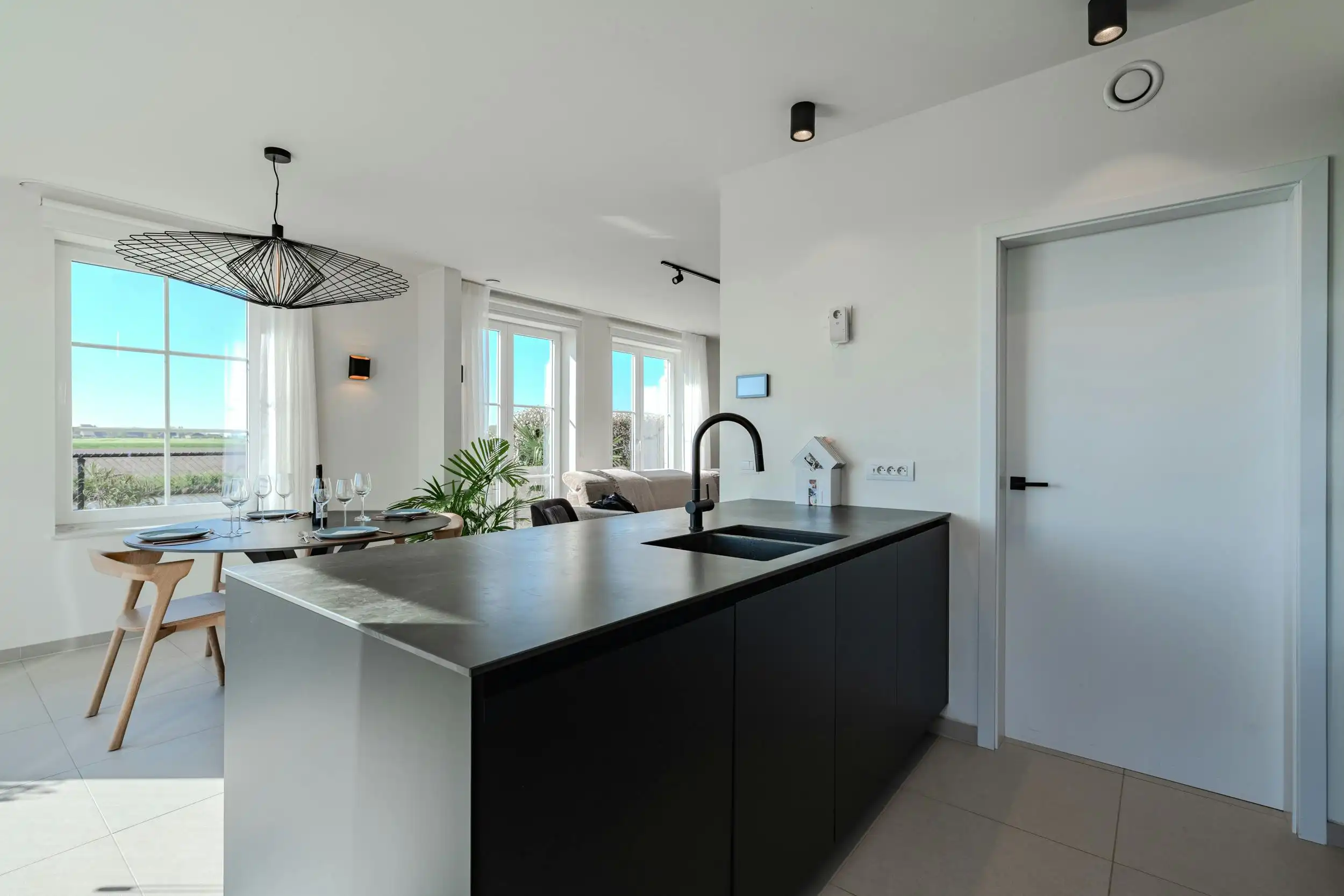 Prachtige woning met 3 slaapkamers en uniek open zicht! foto 4