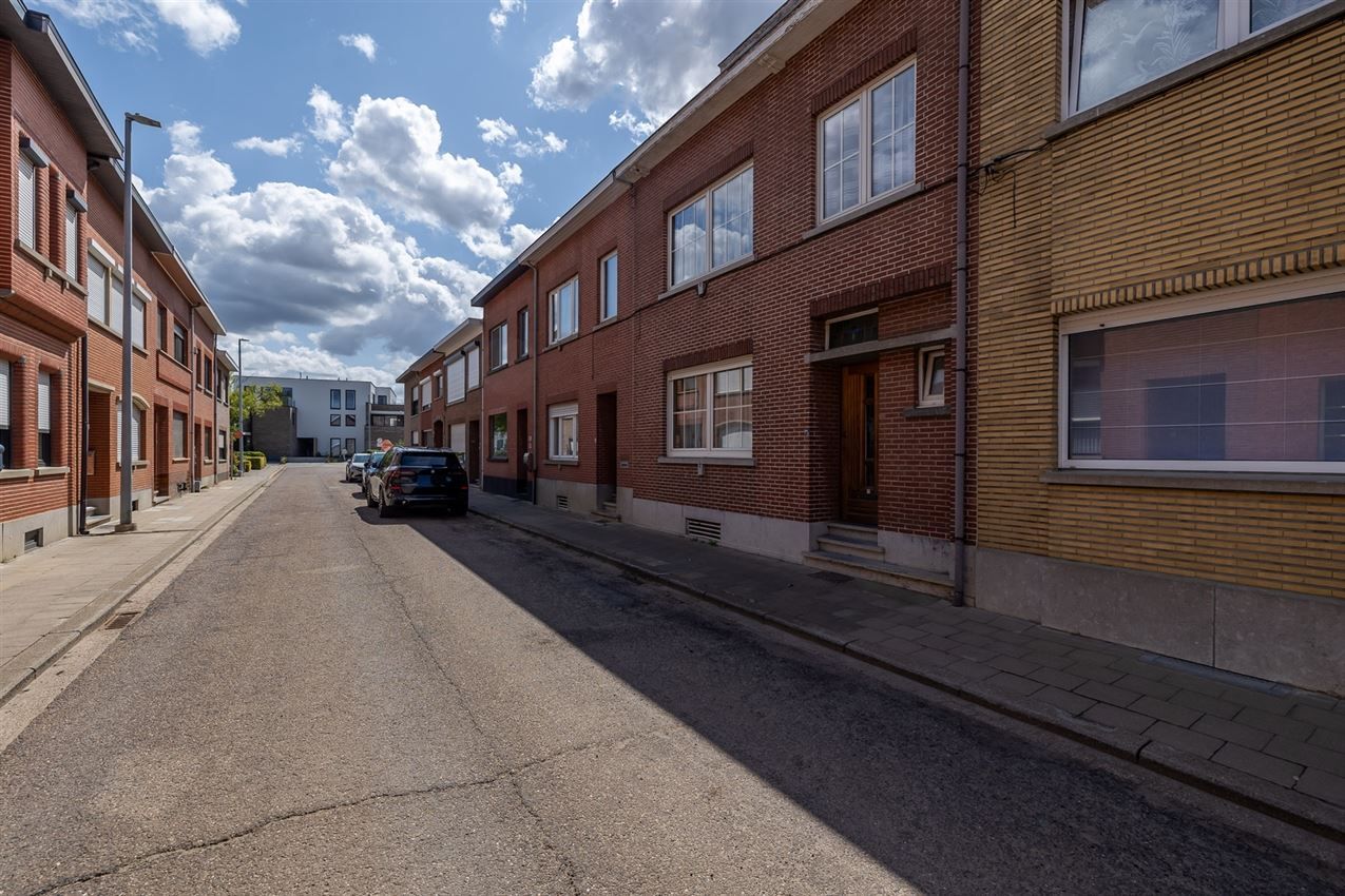 Ruime woning met zuidgerichte tuin en garage in rustige straat nabij centrum. EPC C en 5+ slaapkamers. foto 35