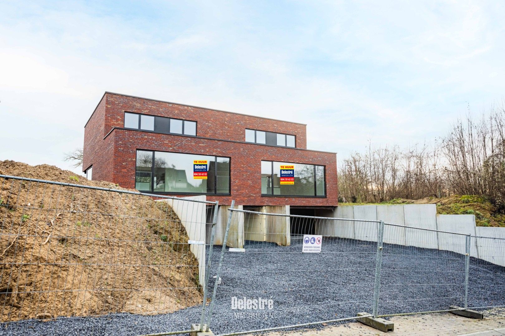 TWEE ENERGIEZUINIGE NIEUWBOUWWONINGEN  foto {{pictureIndex}}